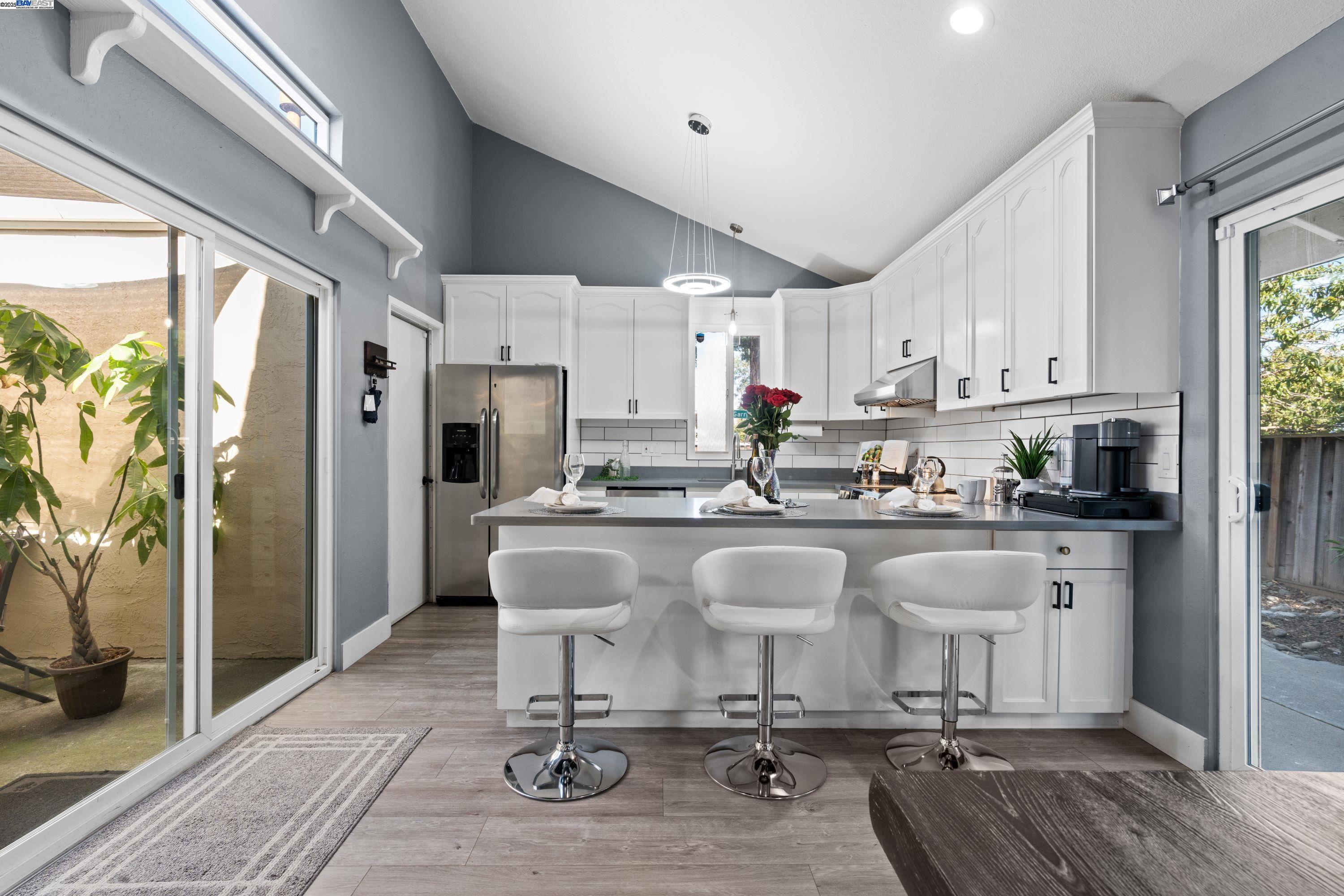 Detail Gallery Image 4 of 29 For 5399 Garrison Cir, San Jose,  CA 95123 - 3 Beds | 2 Baths