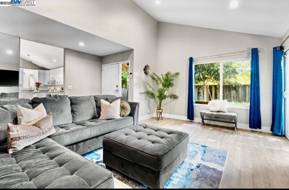 Detail Gallery Image 8 of 29 For 5399 Garrison Cir, San Jose,  CA 95123 - 3 Beds | 2 Baths