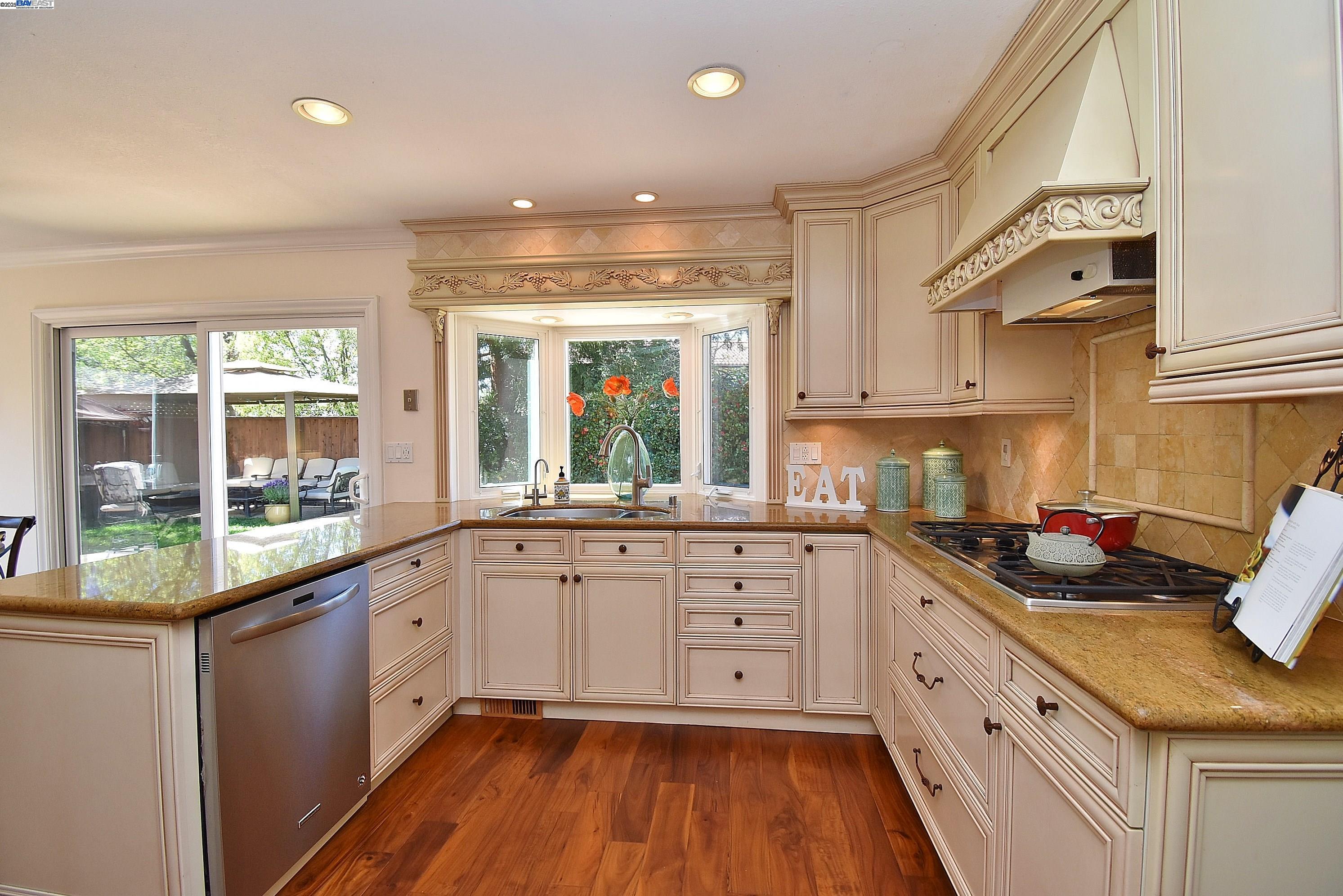 Detail Gallery Image 14 of 50 For 1626 Harlan Dr, Danville,  CA 94526 - 5 Beds | 2/1 Baths