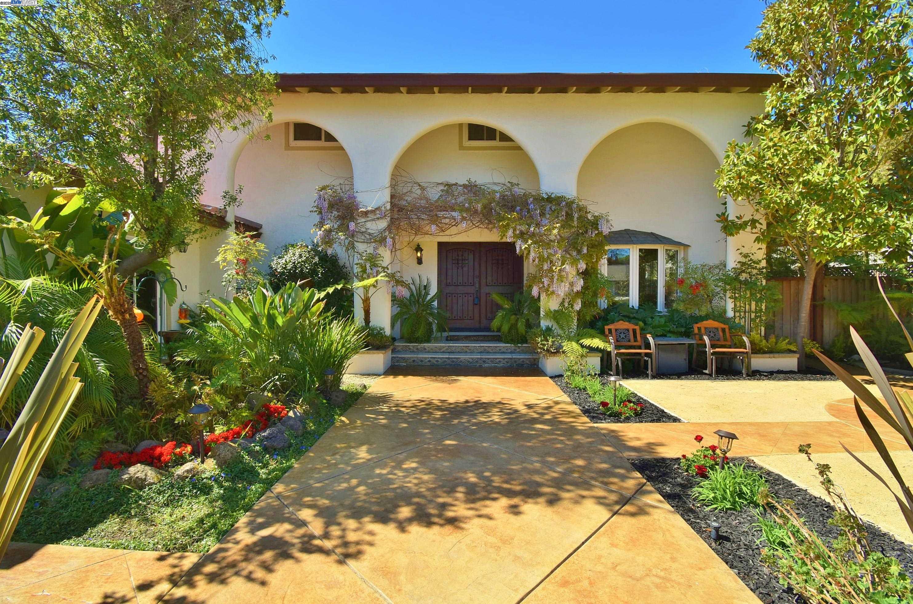 Detail Gallery Image 3 of 50 For 1626 Harlan Dr, Danville,  CA 94526 - 5 Beds | 2/1 Baths