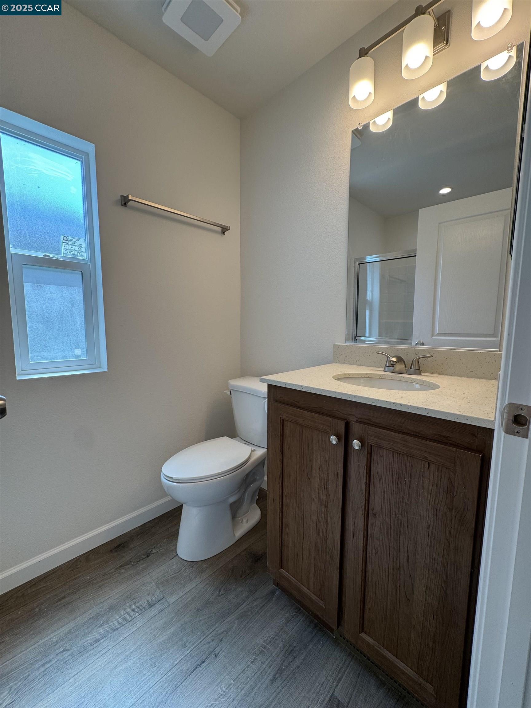 Detail Gallery Image 4 of 11 For 418 N School St, Lodi,  CA 95240 - 3 Beds | 2 Baths