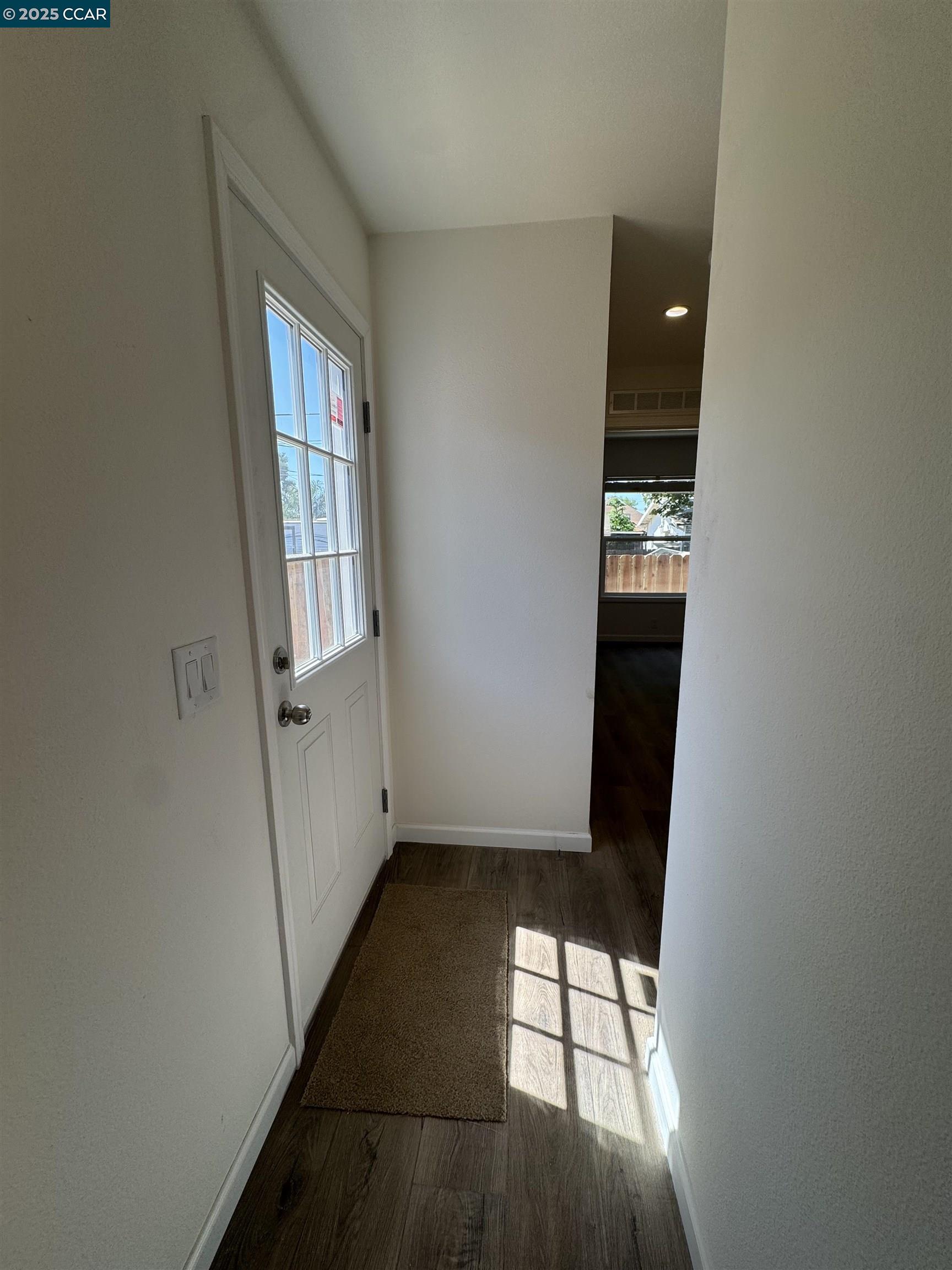 Detail Gallery Image 8 of 11 For 418 N School St, Lodi,  CA 95240 - 3 Beds | 2 Baths