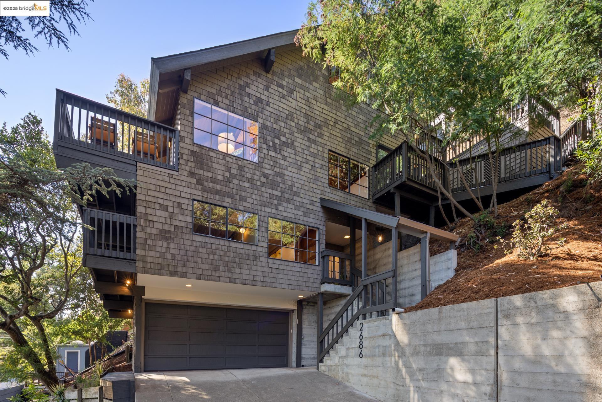 Detail Gallery Image 1 of 1 For 2686 Shasta Road, Berkeley,  CA 94708 - 3 Beds | 2/1 Baths