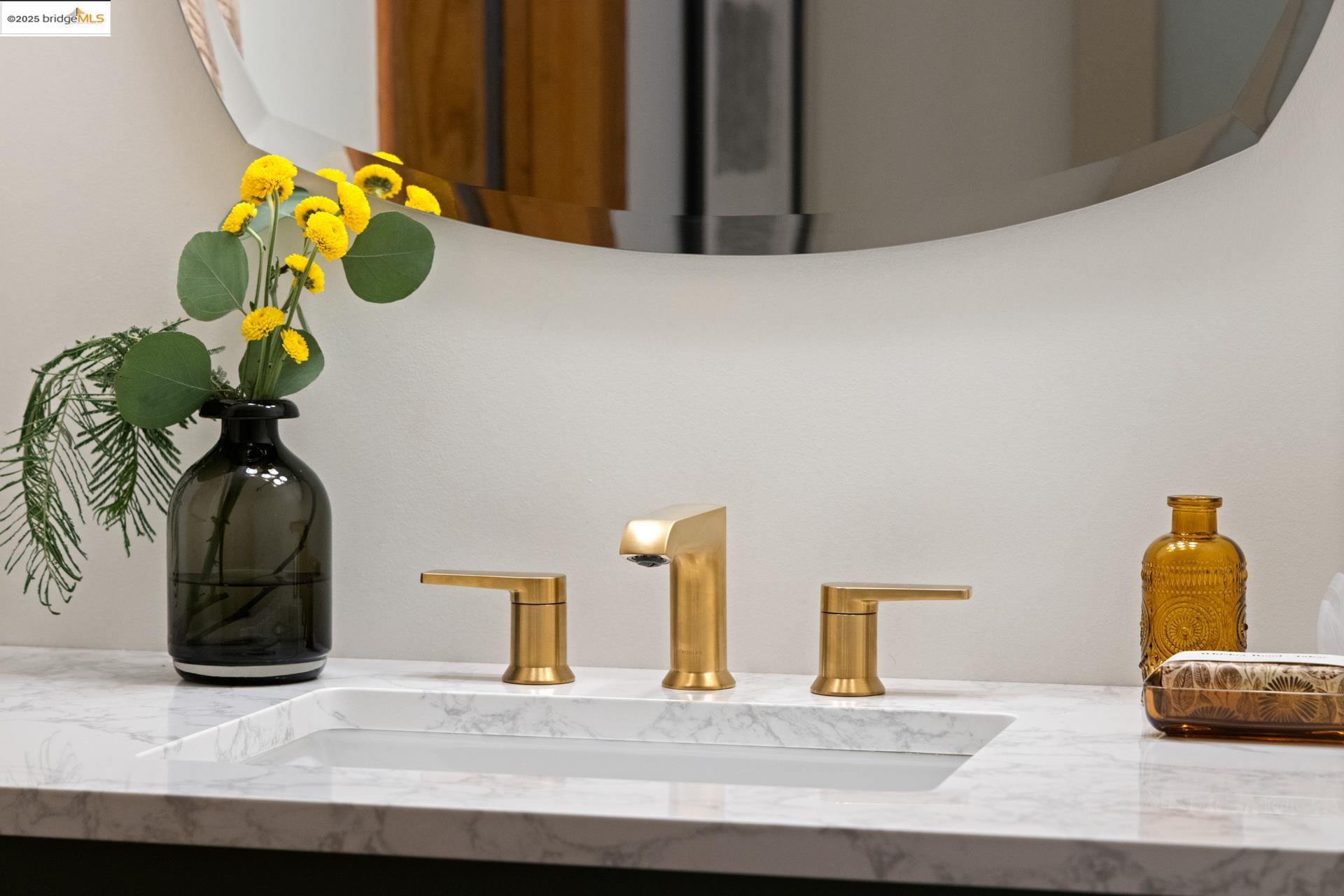 Detail Gallery Image 12 of 57 For 2686 Shasta Road, Berkeley,  CA 94708 - 3 Beds | 2/1 Baths