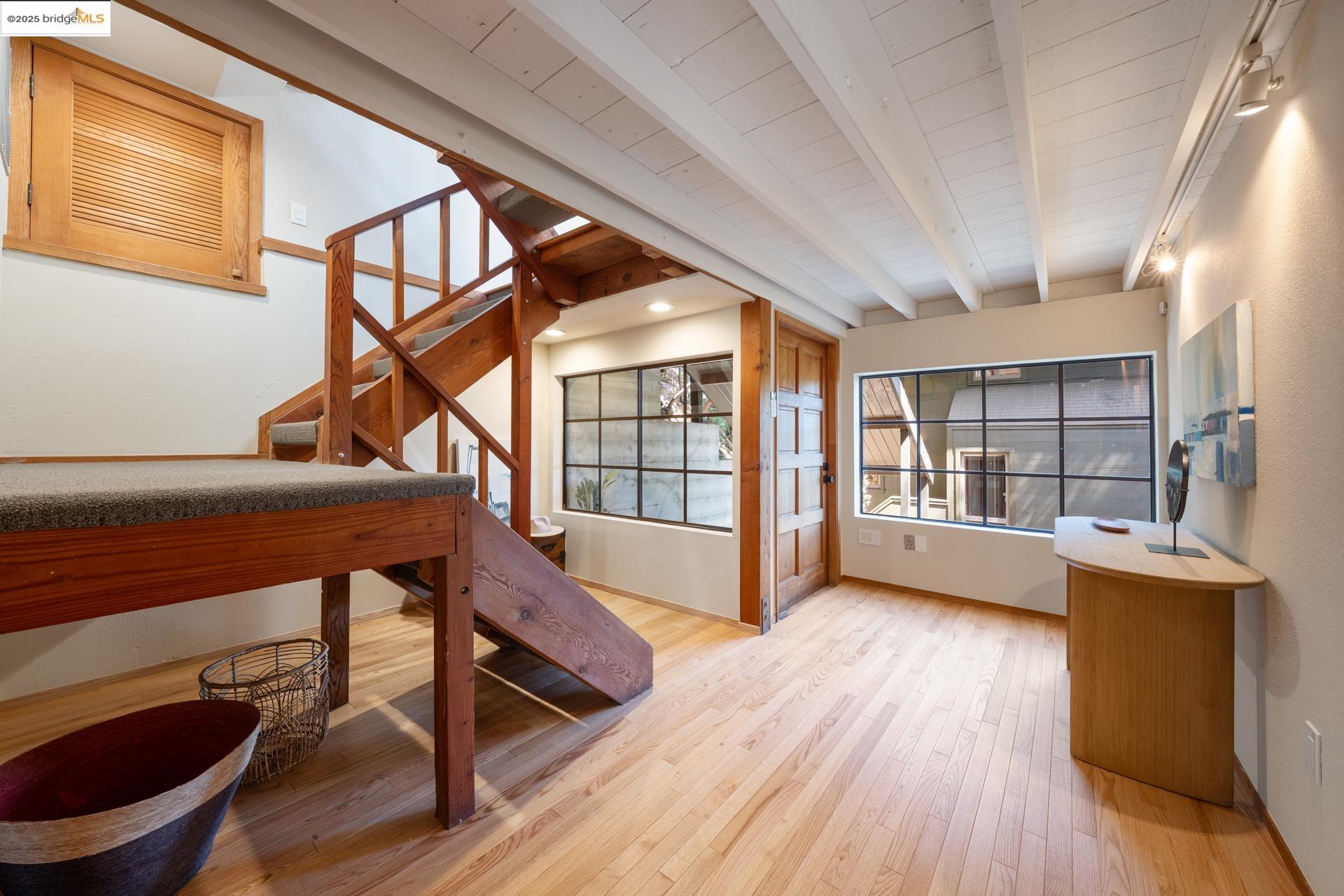 Detail Gallery Image 13 of 57 For 2686 Shasta Road, Berkeley,  CA 94708 - 3 Beds | 2/1 Baths