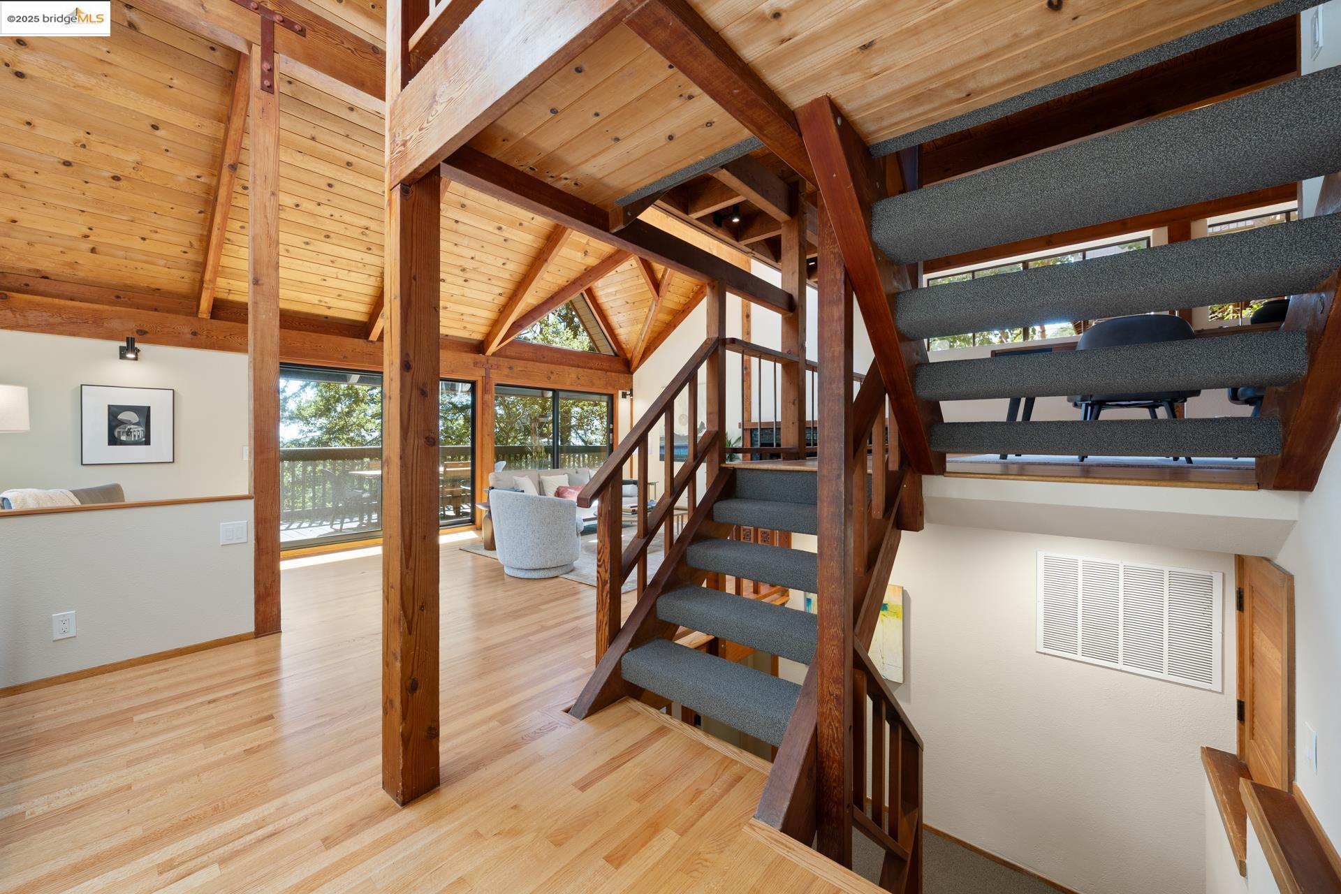 Detail Gallery Image 14 of 57 For 2686 Shasta Road, Berkeley,  CA 94708 - 3 Beds | 2/1 Baths