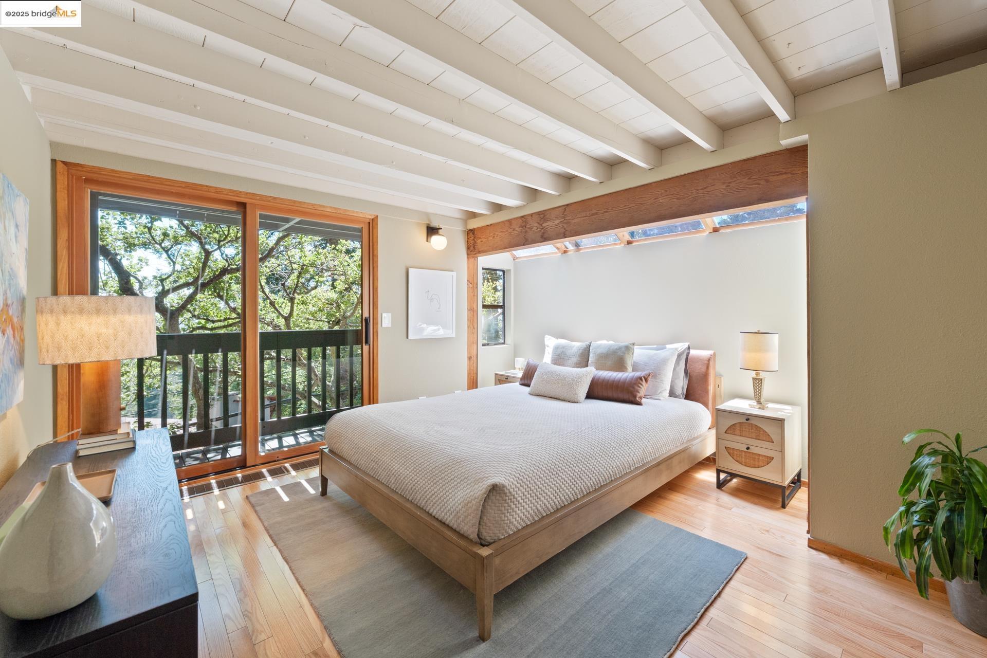 Detail Gallery Image 3 of 57 For 2686 Shasta Road, Berkeley,  CA 94708 - 3 Beds | 2/1 Baths