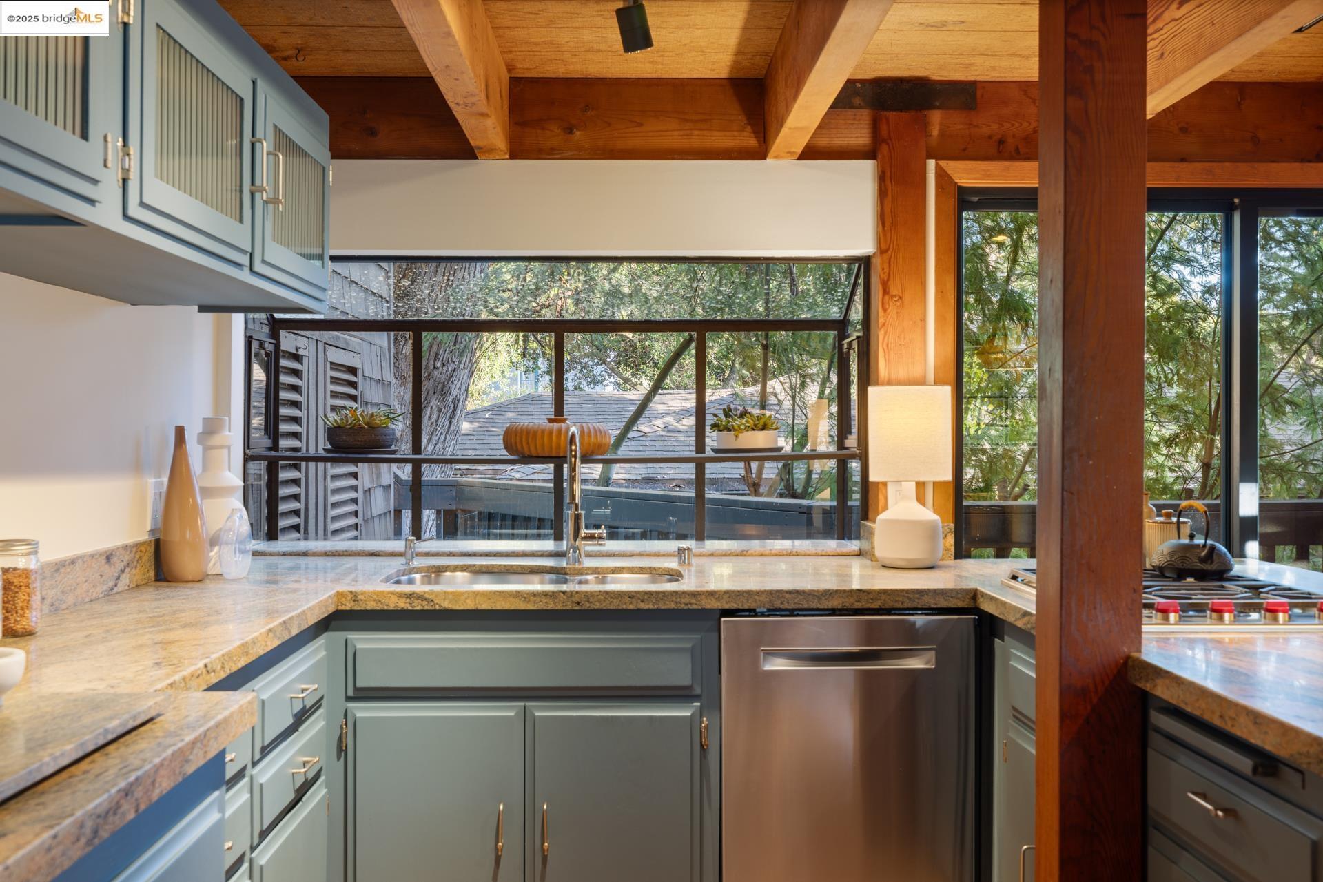 Detail Gallery Image 31 of 57 For 2686 Shasta Road, Berkeley,  CA 94708 - 3 Beds | 2/1 Baths