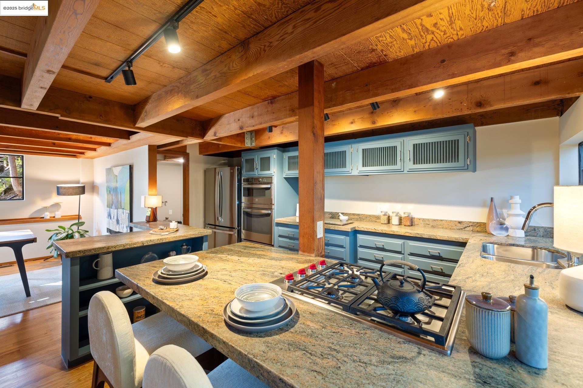 Detail Gallery Image 32 of 57 For 2686 Shasta Road, Berkeley,  CA 94708 - 3 Beds | 2/1 Baths