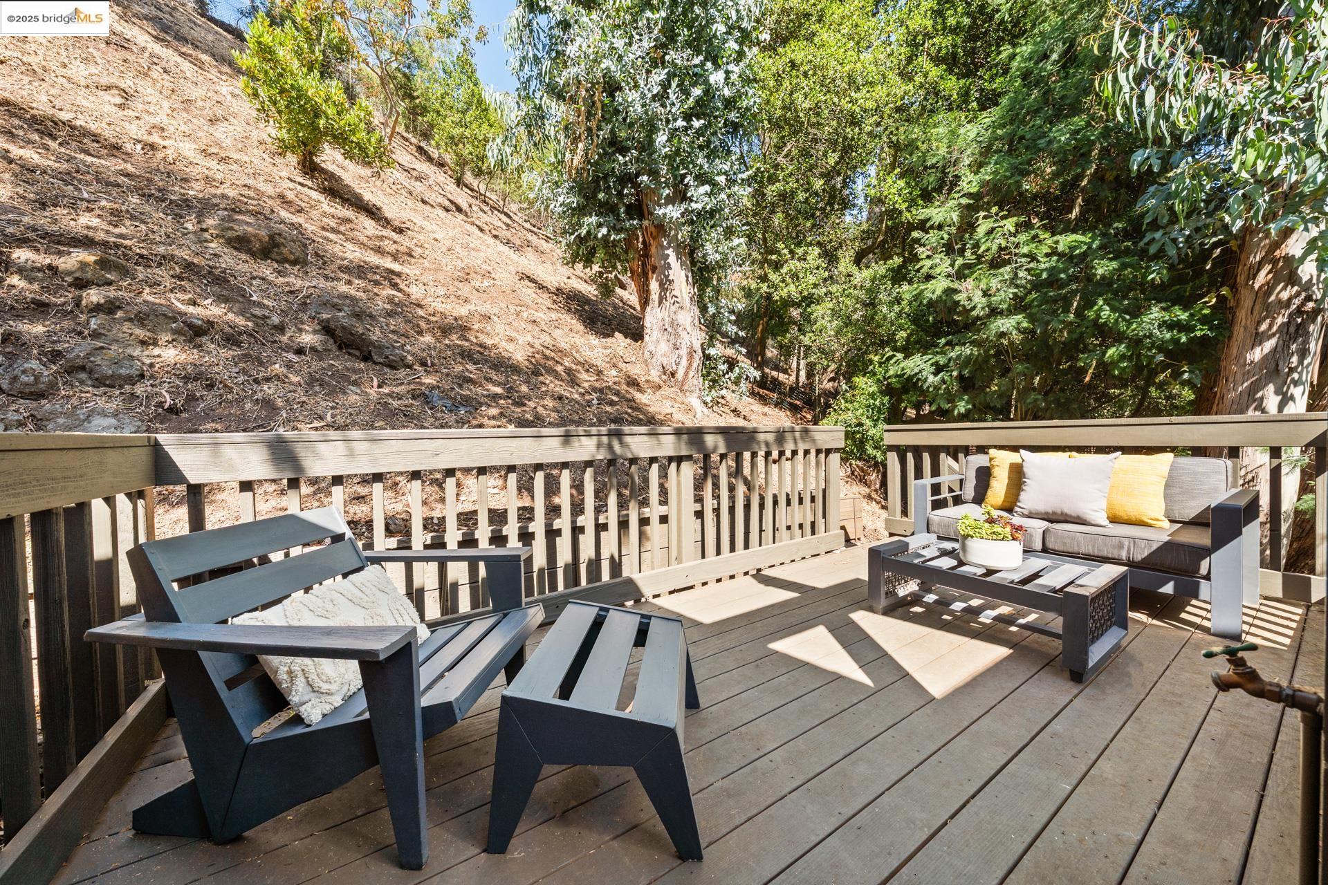 Detail Gallery Image 47 of 57 For 2686 Shasta Road, Berkeley,  CA 94708 - 3 Beds | 2/1 Baths