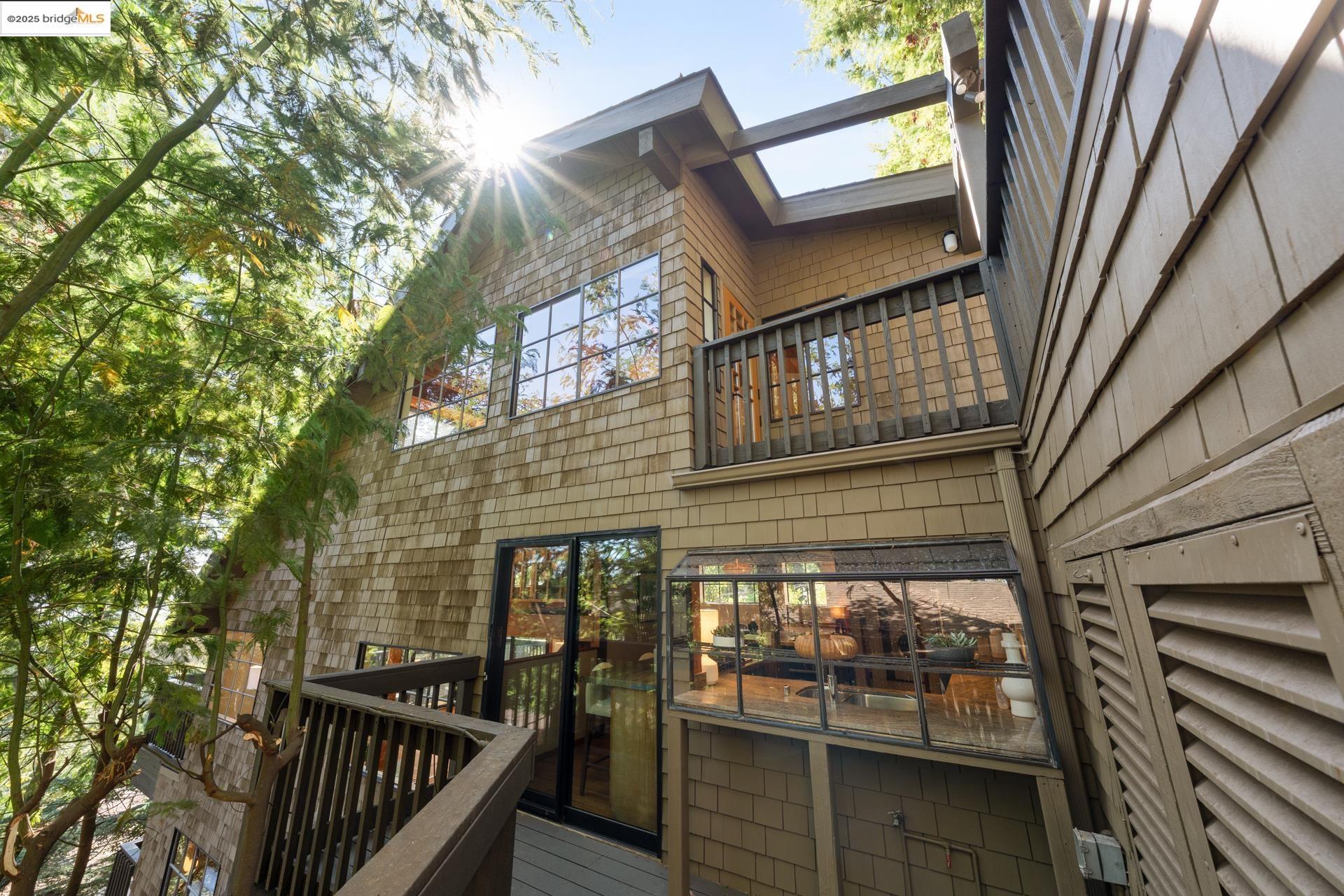 Detail Gallery Image 48 of 57 For 2686 Shasta Road, Berkeley,  CA 94708 - 3 Beds | 2/1 Baths