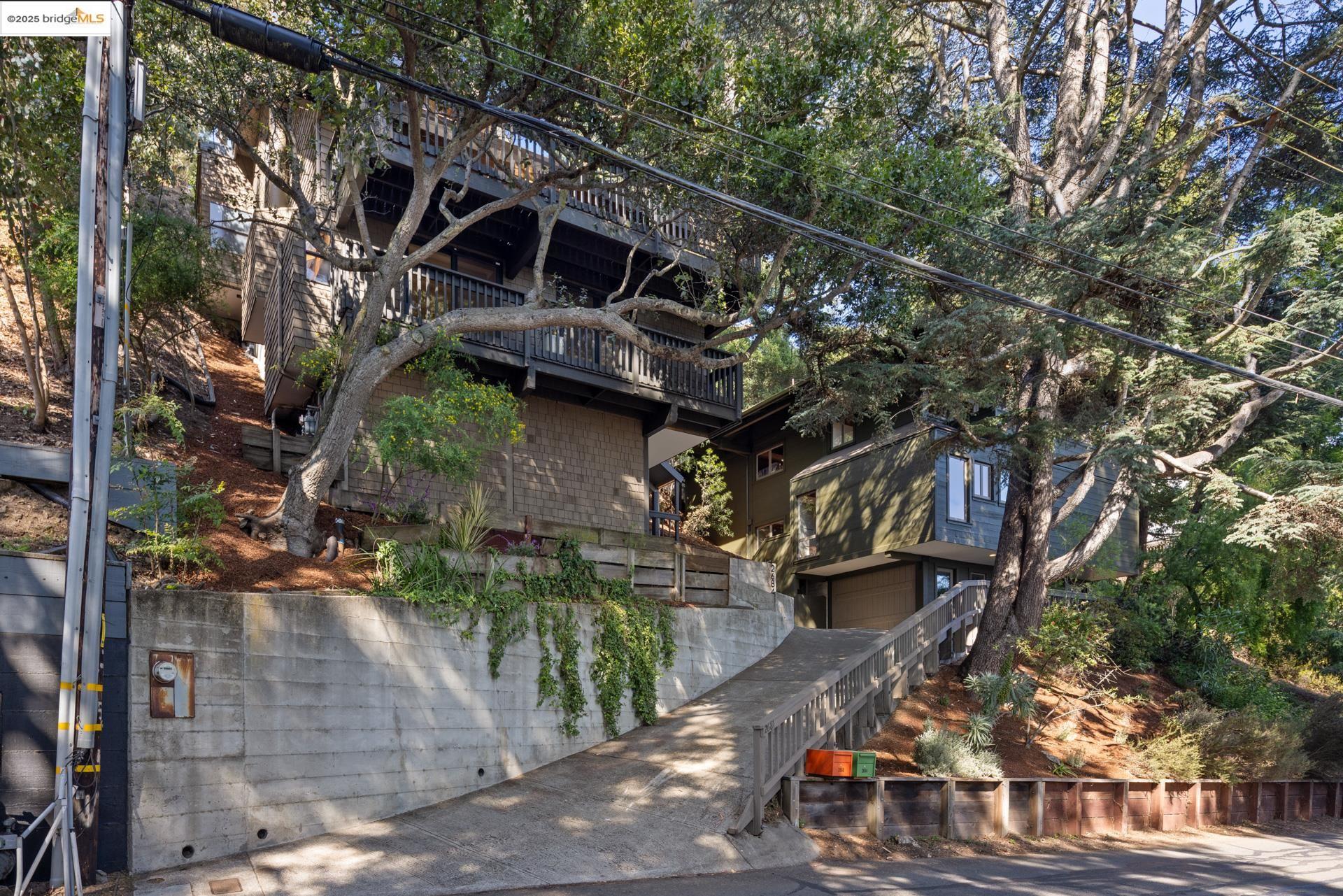 Detail Gallery Image 54 of 57 For 2686 Shasta Road, Berkeley,  CA 94708 - 3 Beds | 2/1 Baths