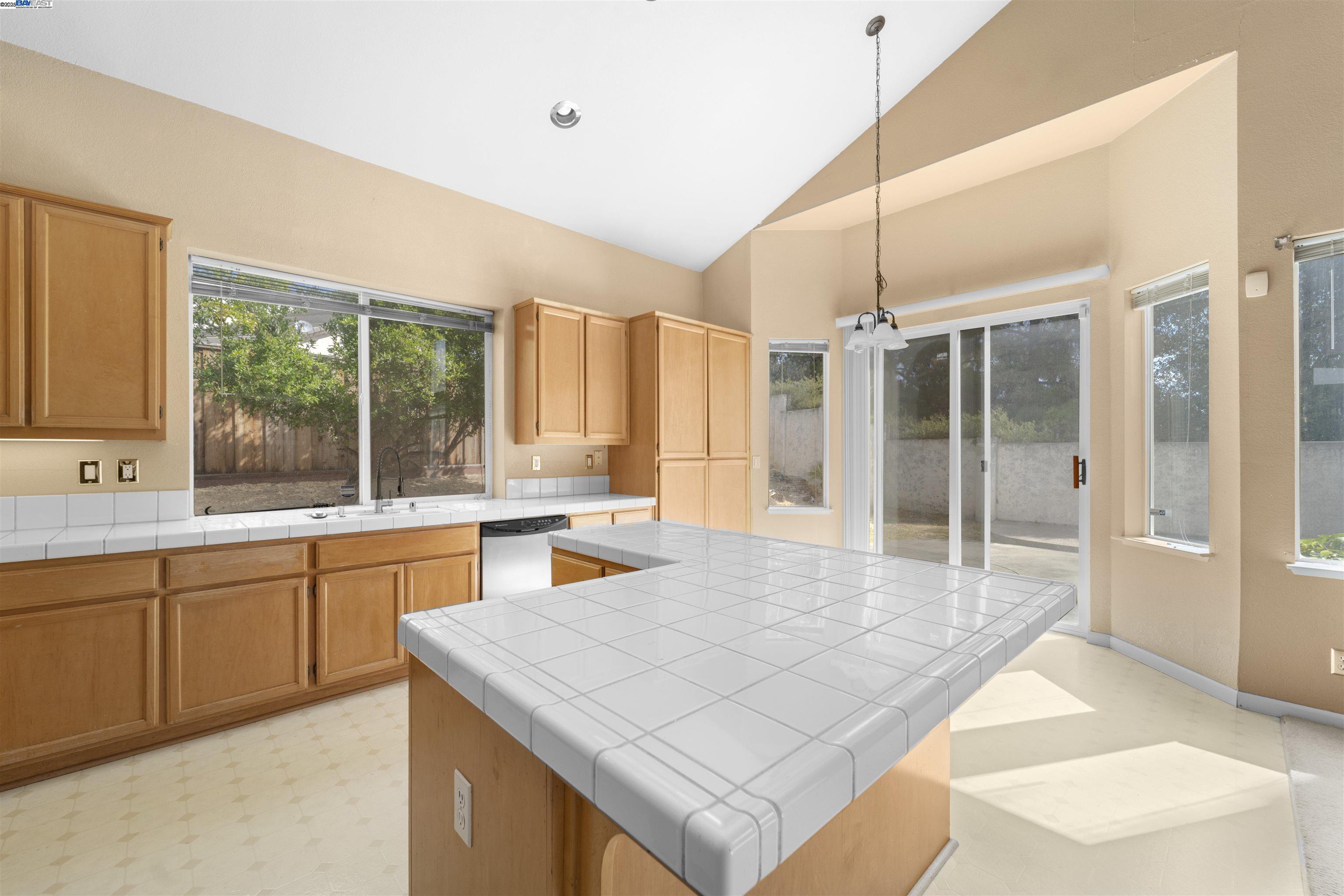 Detail Gallery Image 17 of 50 For 2601 Forty Niner Way, Antioch,  CA 94531 - 4 Beds | 2/1 Baths