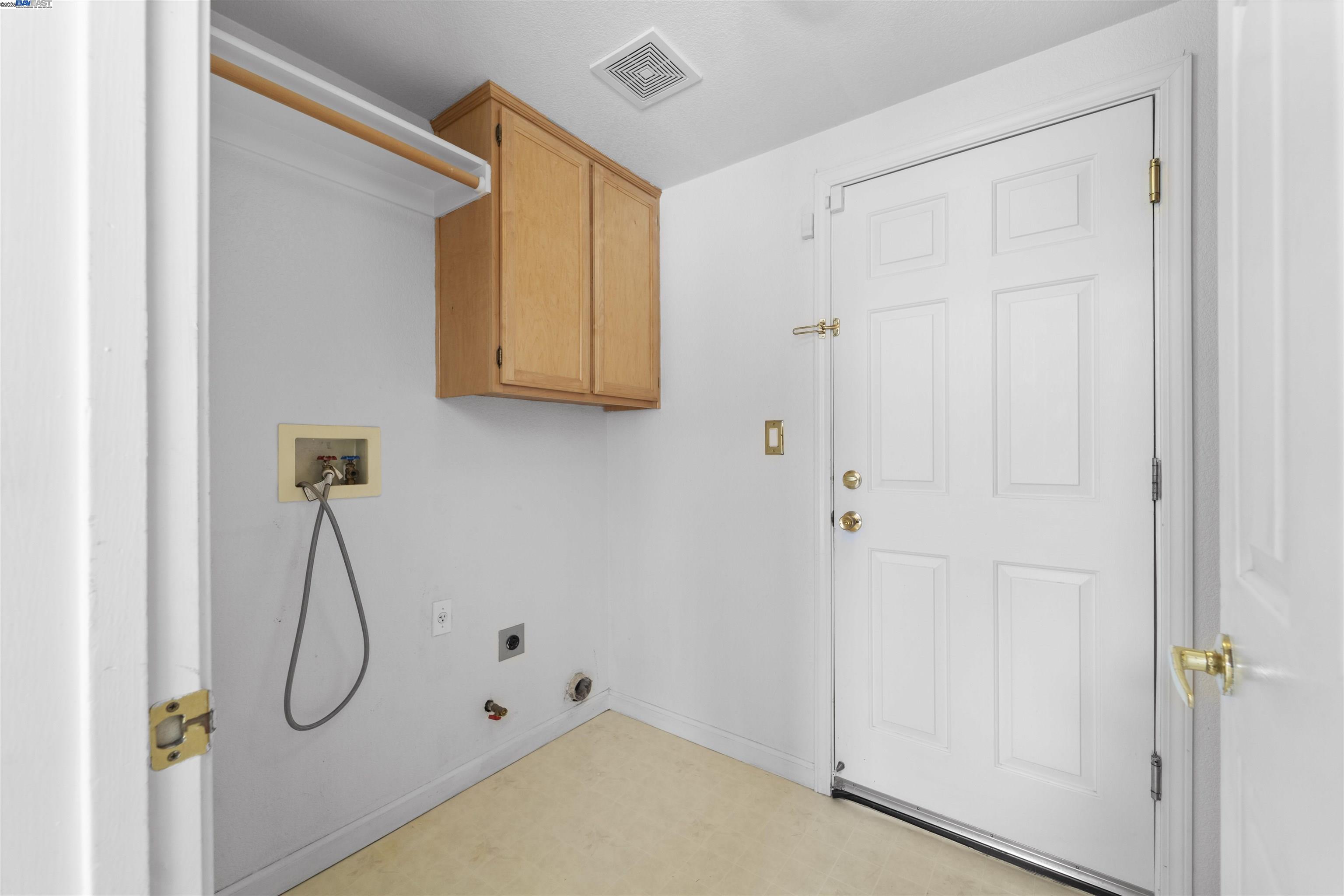 Detail Gallery Image 18 of 50 For 2601 Forty Niner Way, Antioch,  CA 94531 - 4 Beds | 2/1 Baths