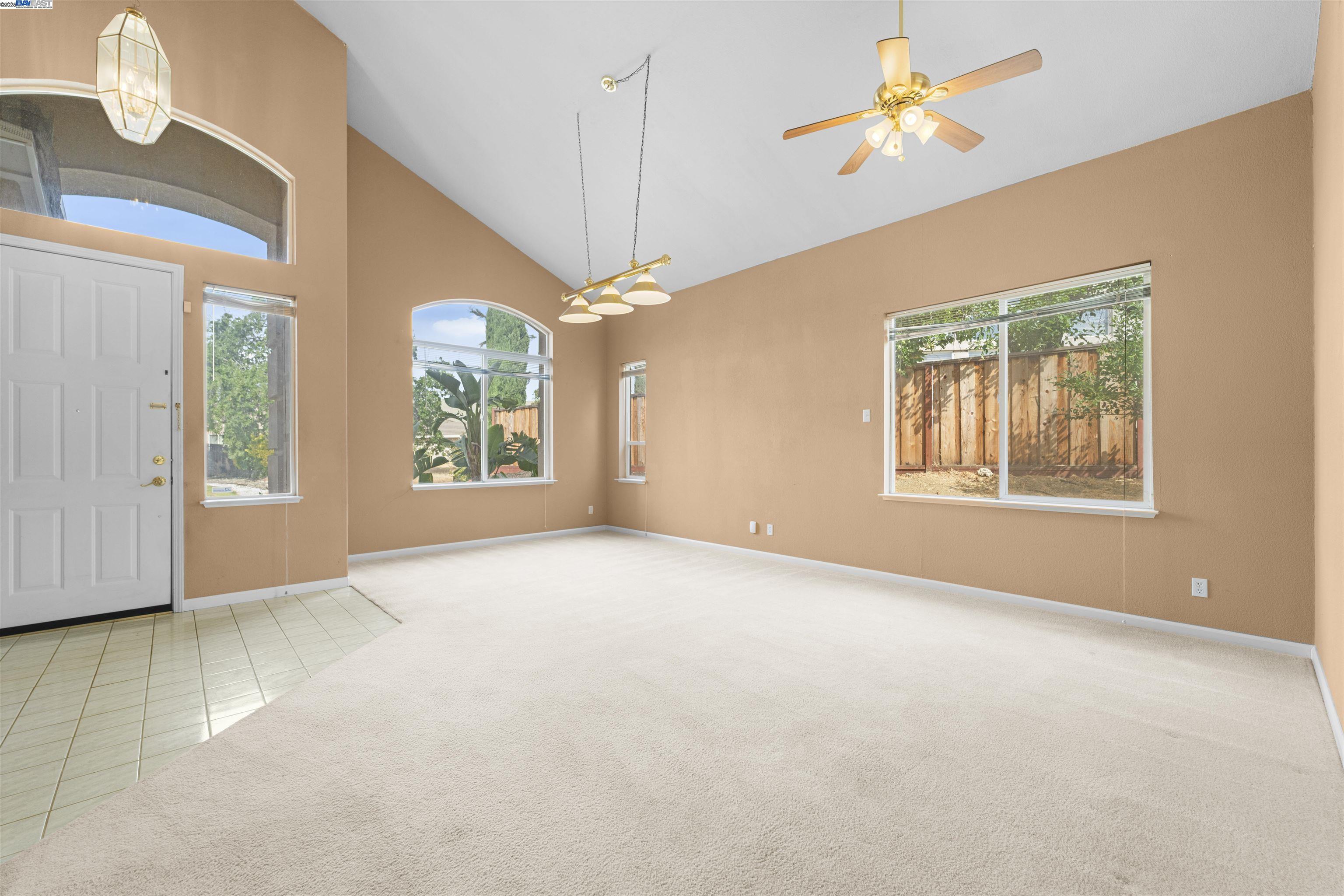 Detail Gallery Image 4 of 50 For 2601 Forty Niner Way, Antioch,  CA 94531 - 4 Beds | 2/1 Baths