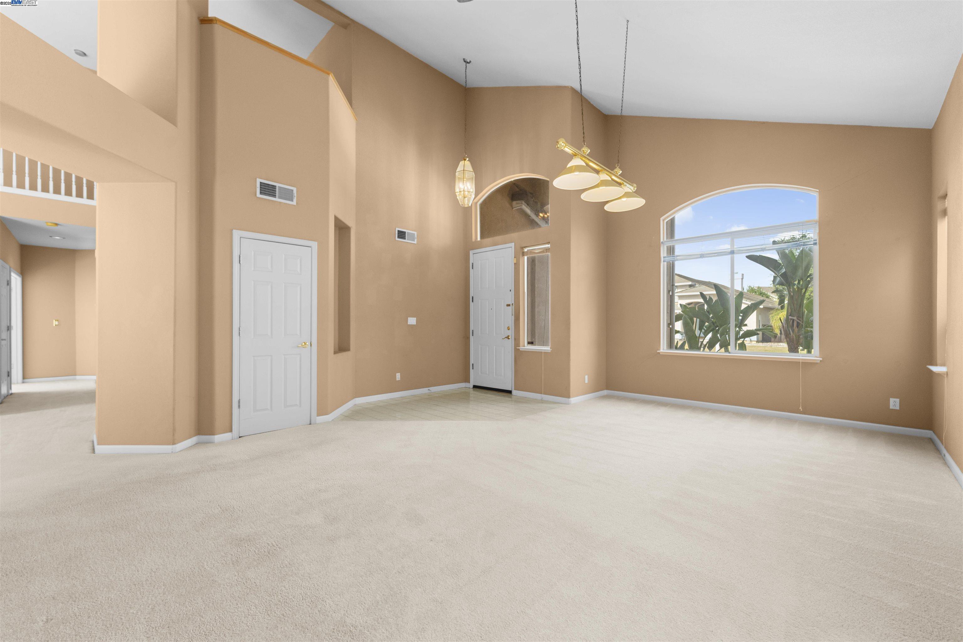 Detail Gallery Image 5 of 50 For 2601 Forty Niner Way, Antioch,  CA 94531 - 4 Beds | 2/1 Baths