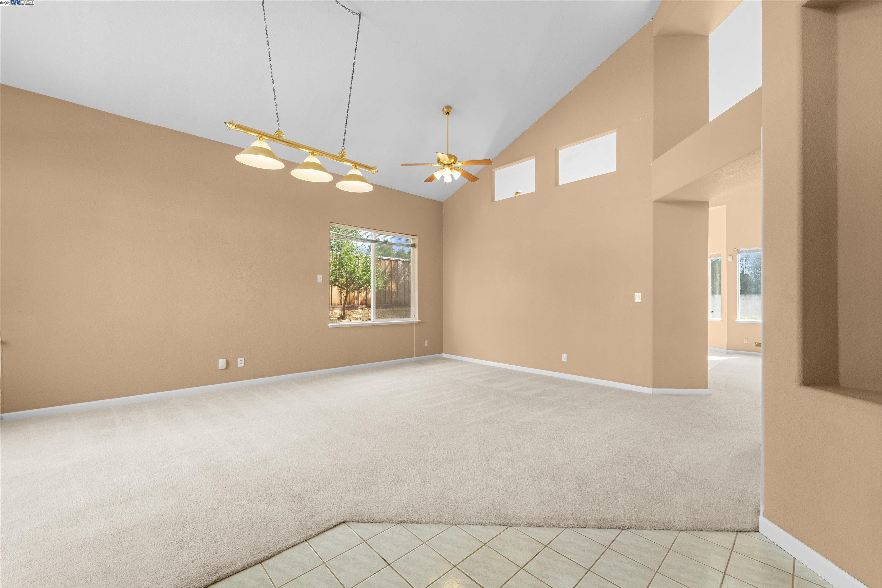 Detail Gallery Image 6 of 50 For 2601 Forty Niner Way, Antioch,  CA 94531 - 4 Beds | 2/1 Baths