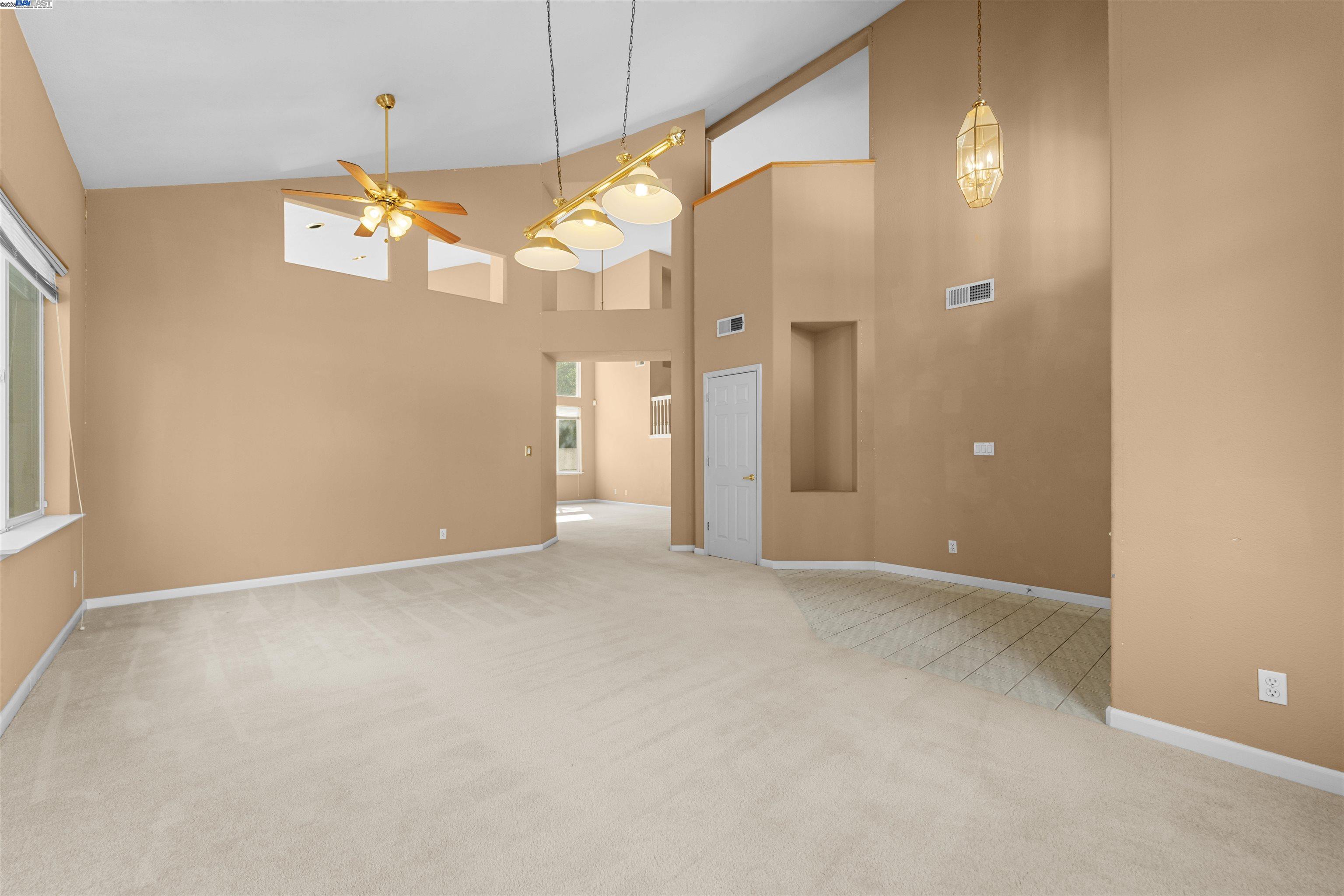 Detail Gallery Image 7 of 50 For 2601 Forty Niner Way, Antioch,  CA 94531 - 4 Beds | 2/1 Baths