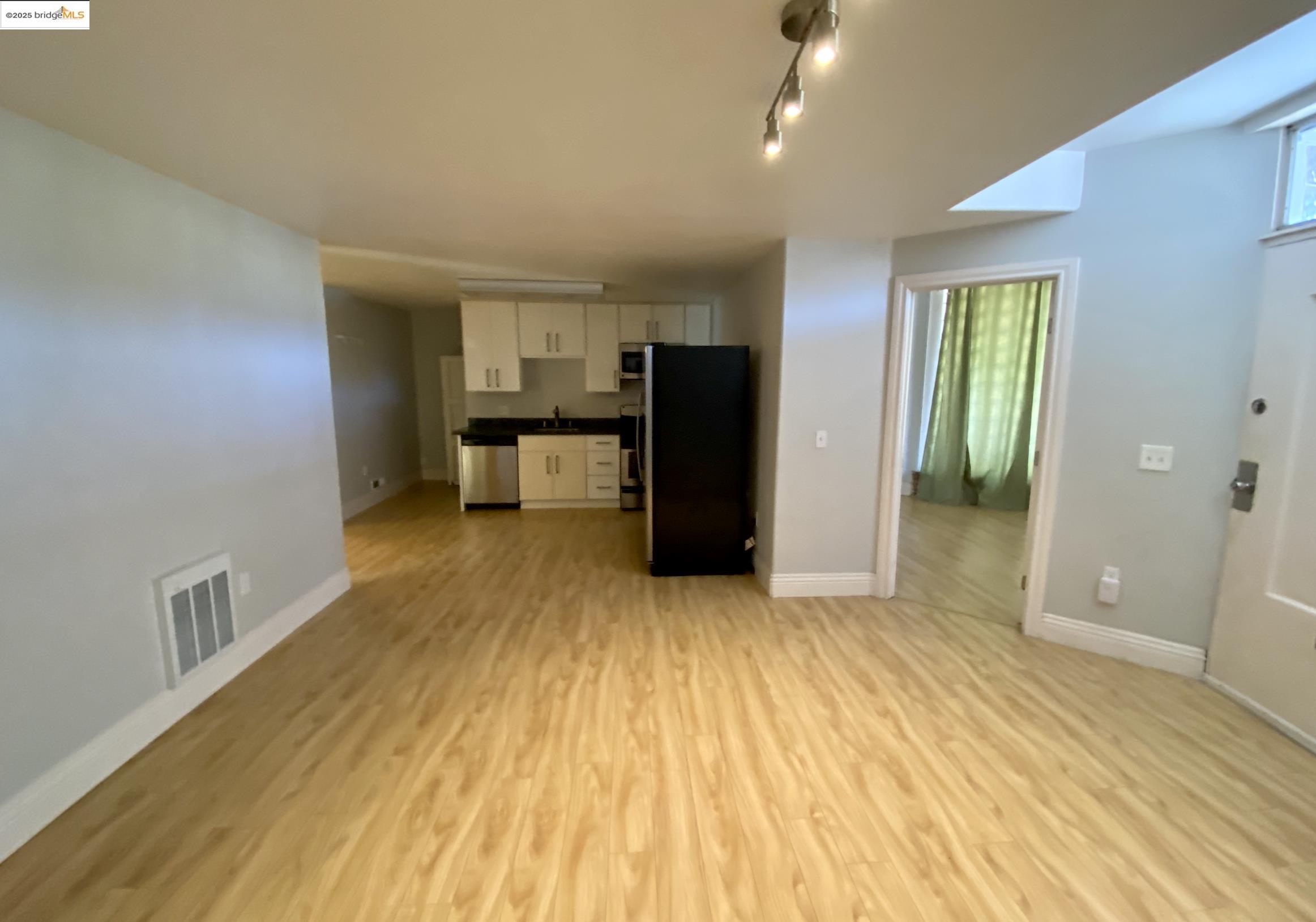 Detail Gallery Image 32 of 34 For 3607 Maple Ave, Oakland,  CA 94602 - – Beds | – Baths