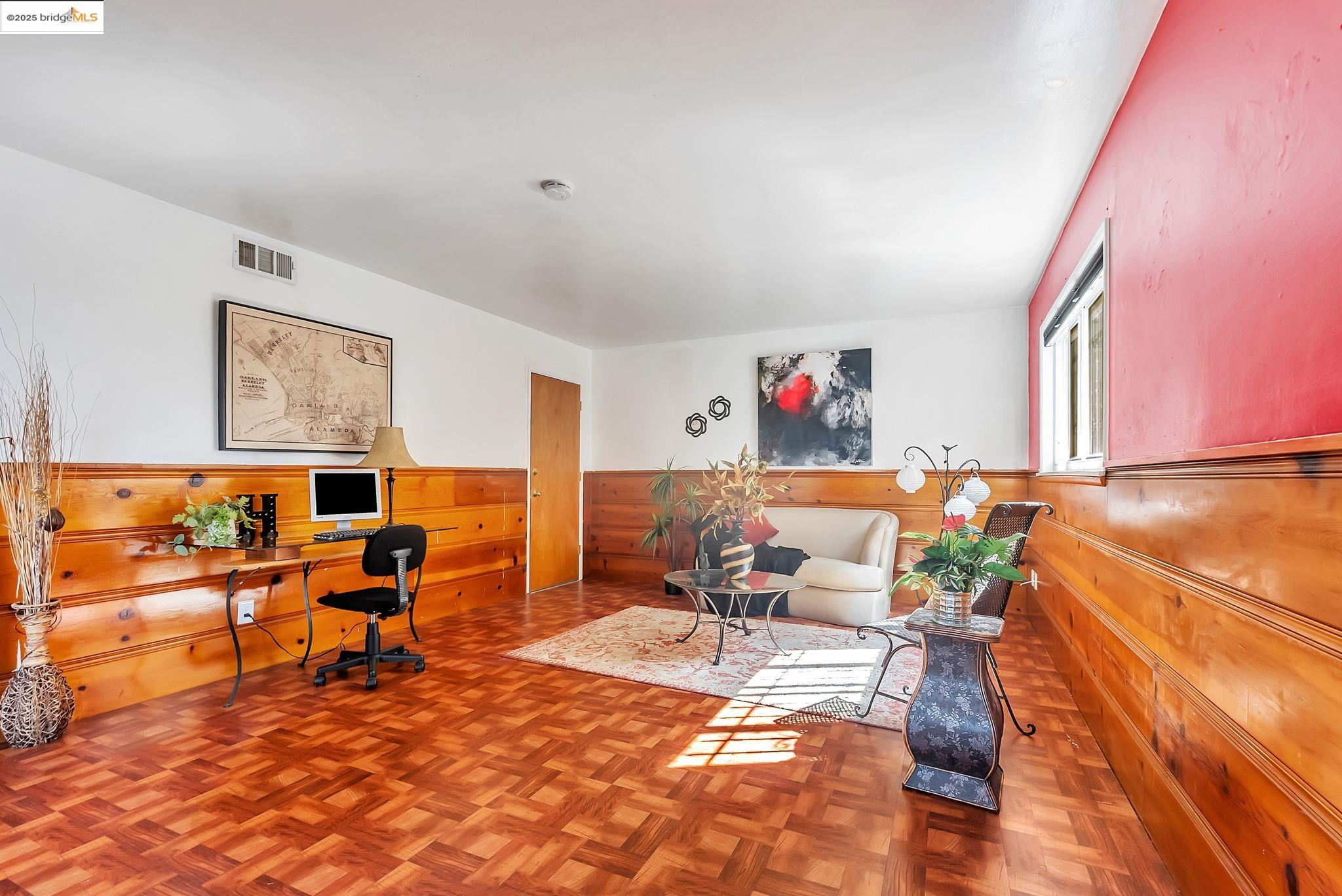 Detail Gallery Image 14 of 42 For 6941 Outlook Ave, Oakland,  CA 94605 - 3 Beds | 2 Baths