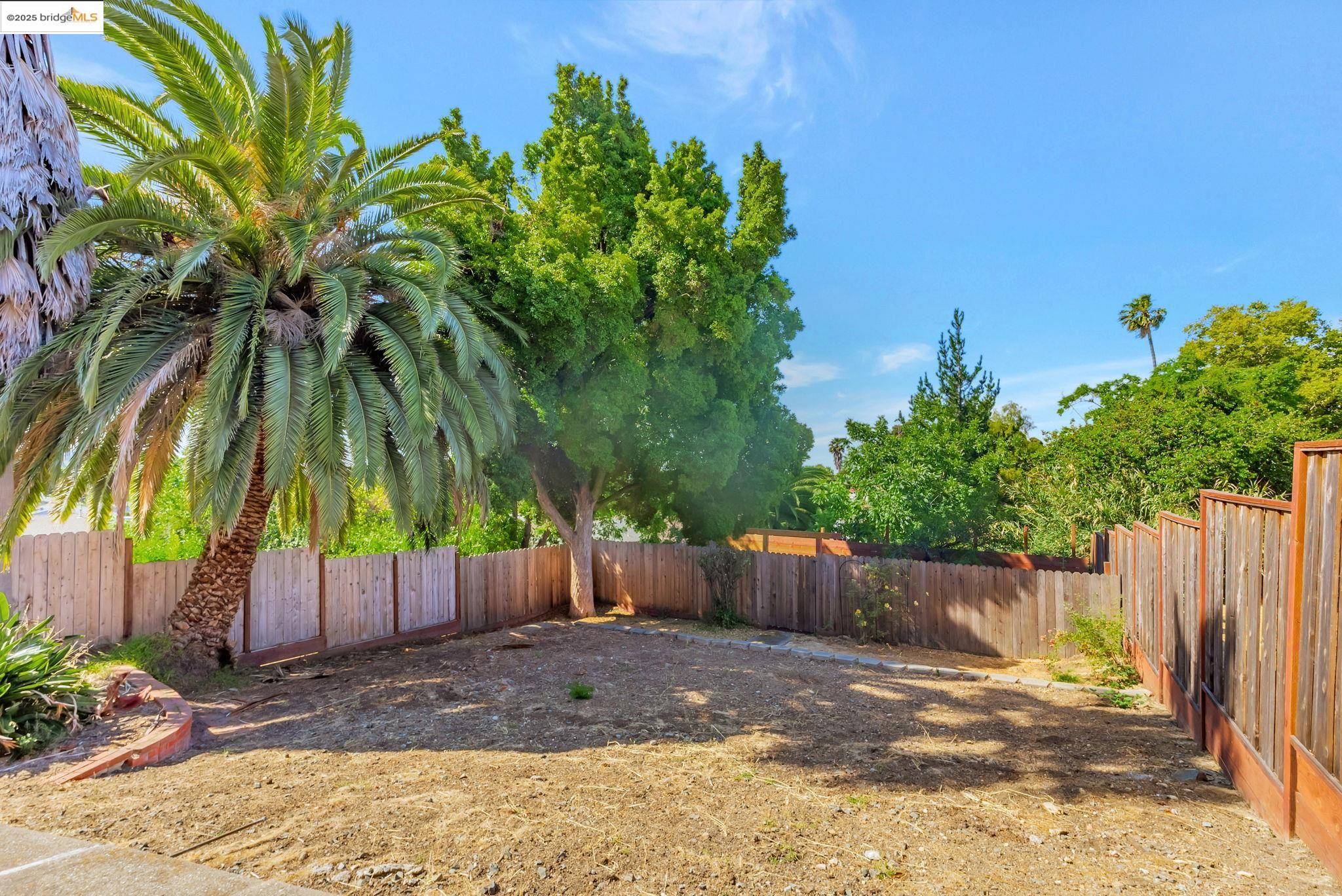 Detail Gallery Image 38 of 42 For 6941 Outlook Ave, Oakland,  CA 94605 - 3 Beds | 2 Baths