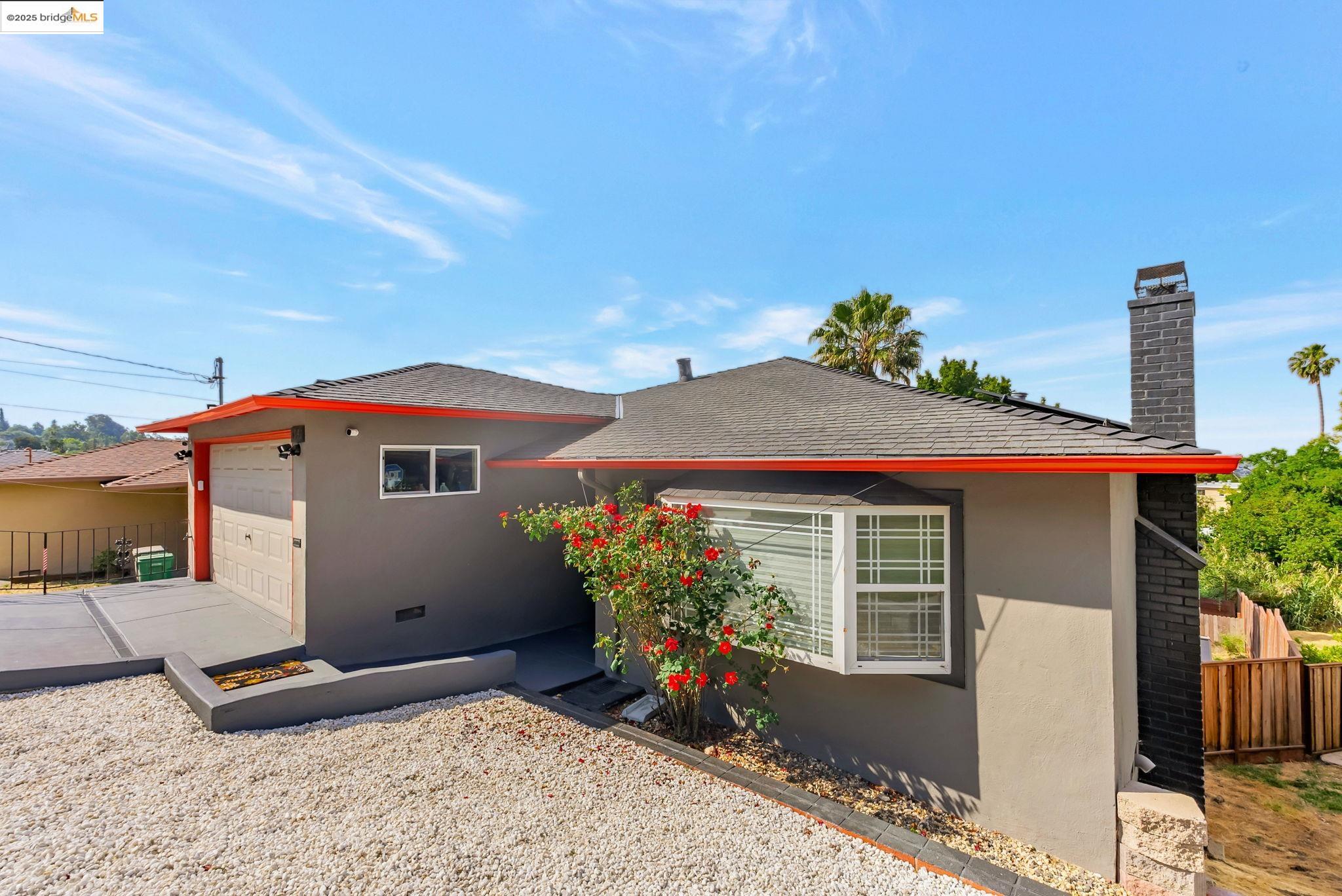Detail Gallery Image 5 of 42 For 6941 Outlook Ave, Oakland,  CA 94605 - 3 Beds | 2 Baths