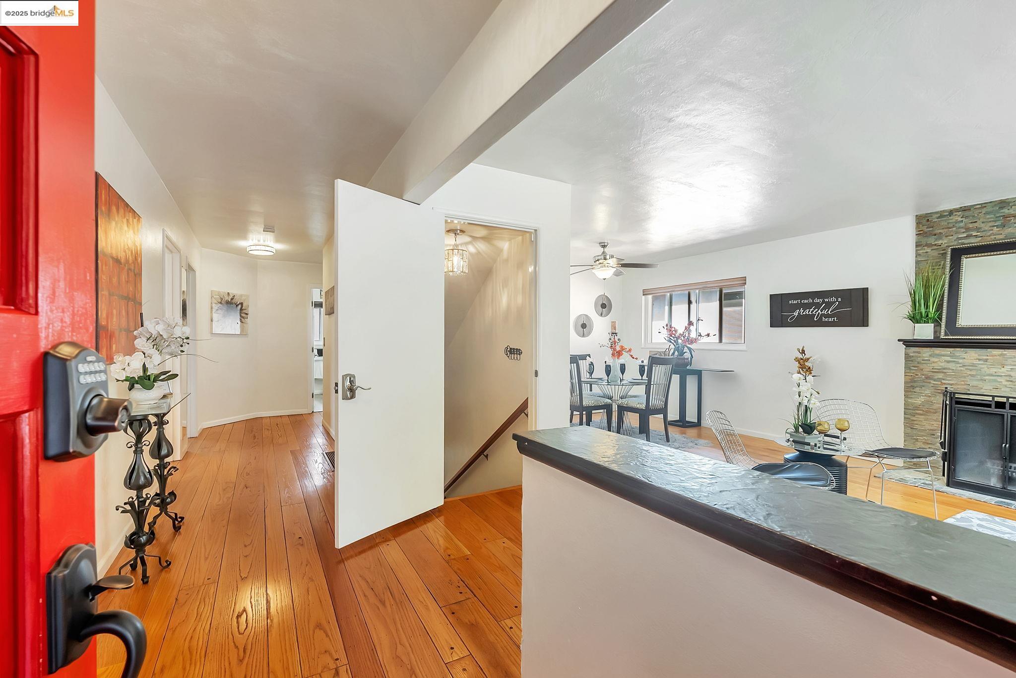 Detail Gallery Image 7 of 42 For 6941 Outlook Ave, Oakland,  CA 94605 - 3 Beds | 2 Baths
