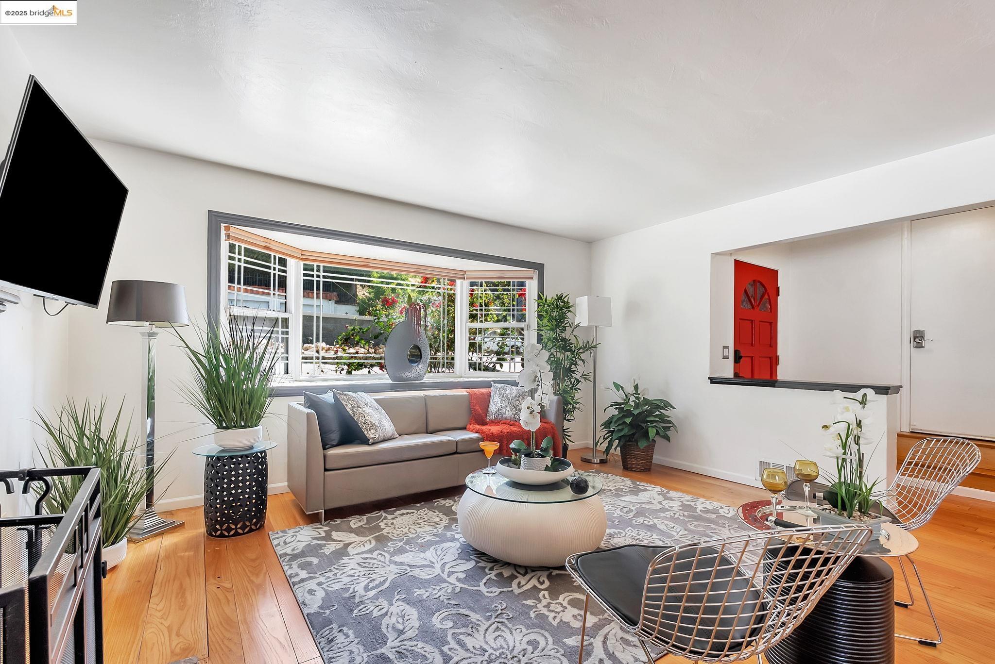 Detail Gallery Image 9 of 42 For 6941 Outlook Ave, Oakland,  CA 94605 - 3 Beds | 2 Baths