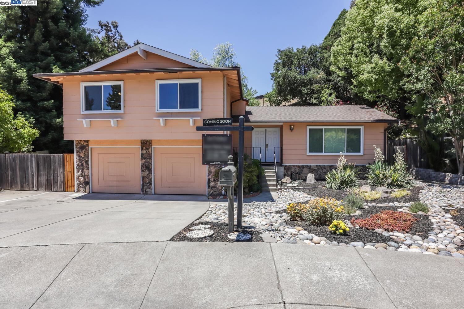 Detail Gallery Image 1 of 1 For 5778 Mountain Ct, Castro Valley,  CA 94552 - 4 Beds | 2/1 Baths