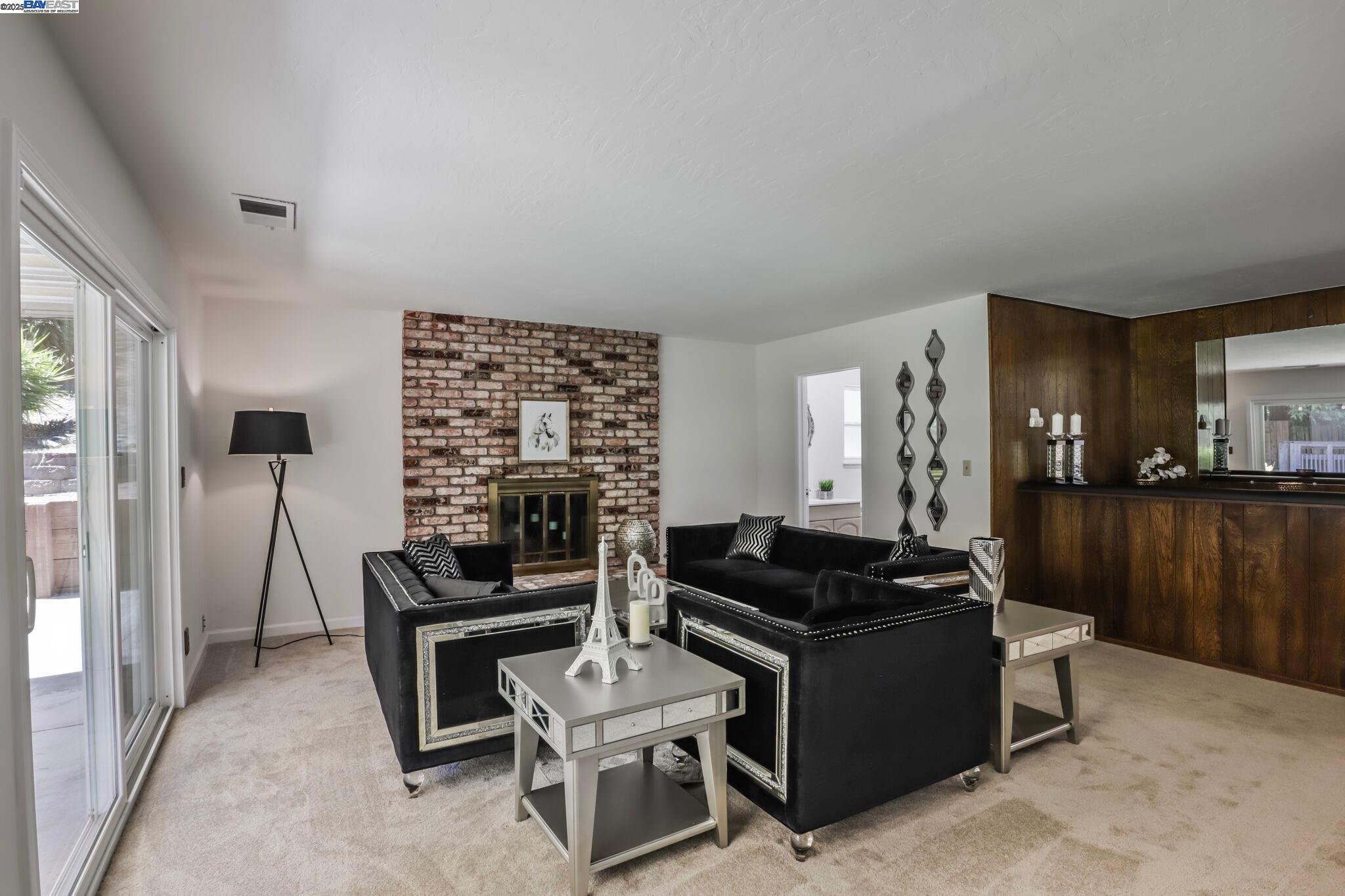 Detail Gallery Image 16 of 44 For 5778 Mountain Ct, Castro Valley,  CA 94552 - 4 Beds | 2/1 Baths