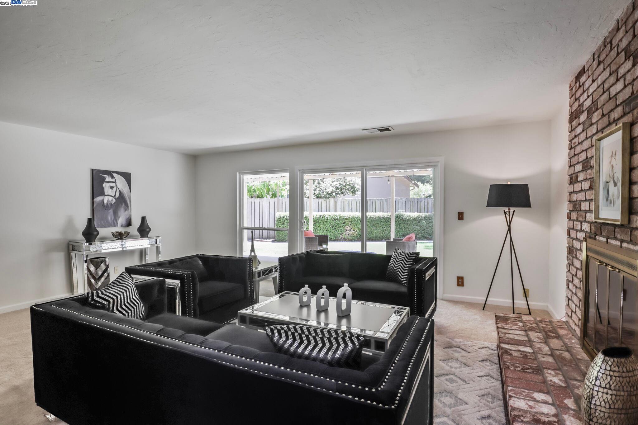 Detail Gallery Image 17 of 44 For 5778 Mountain Ct, Castro Valley,  CA 94552 - 4 Beds | 2/1 Baths