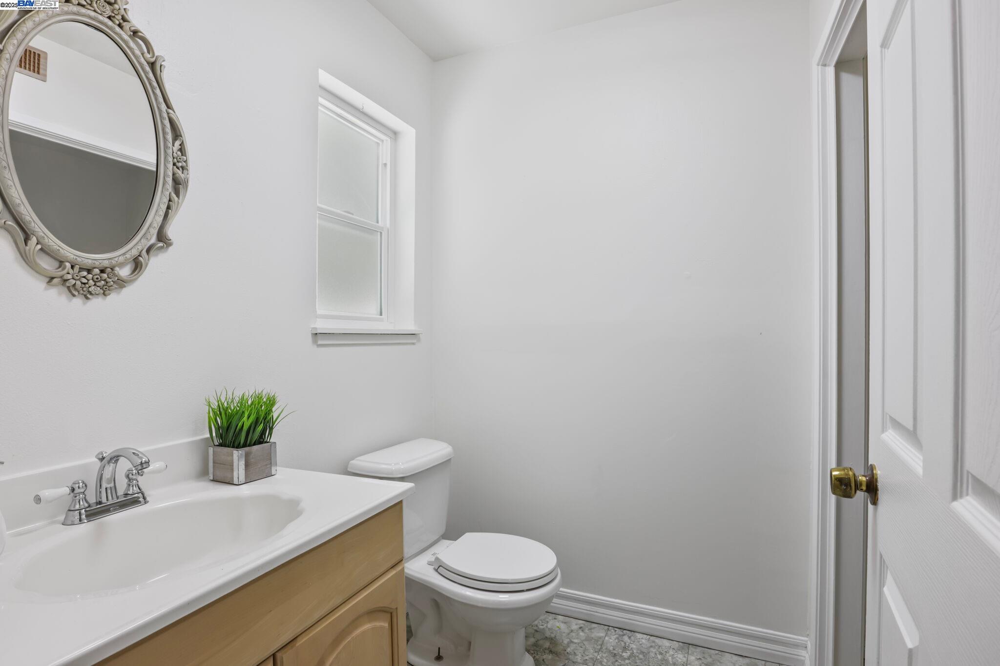 Detail Gallery Image 19 of 44 For 5778 Mountain Ct, Castro Valley,  CA 94552 - 4 Beds | 2/1 Baths