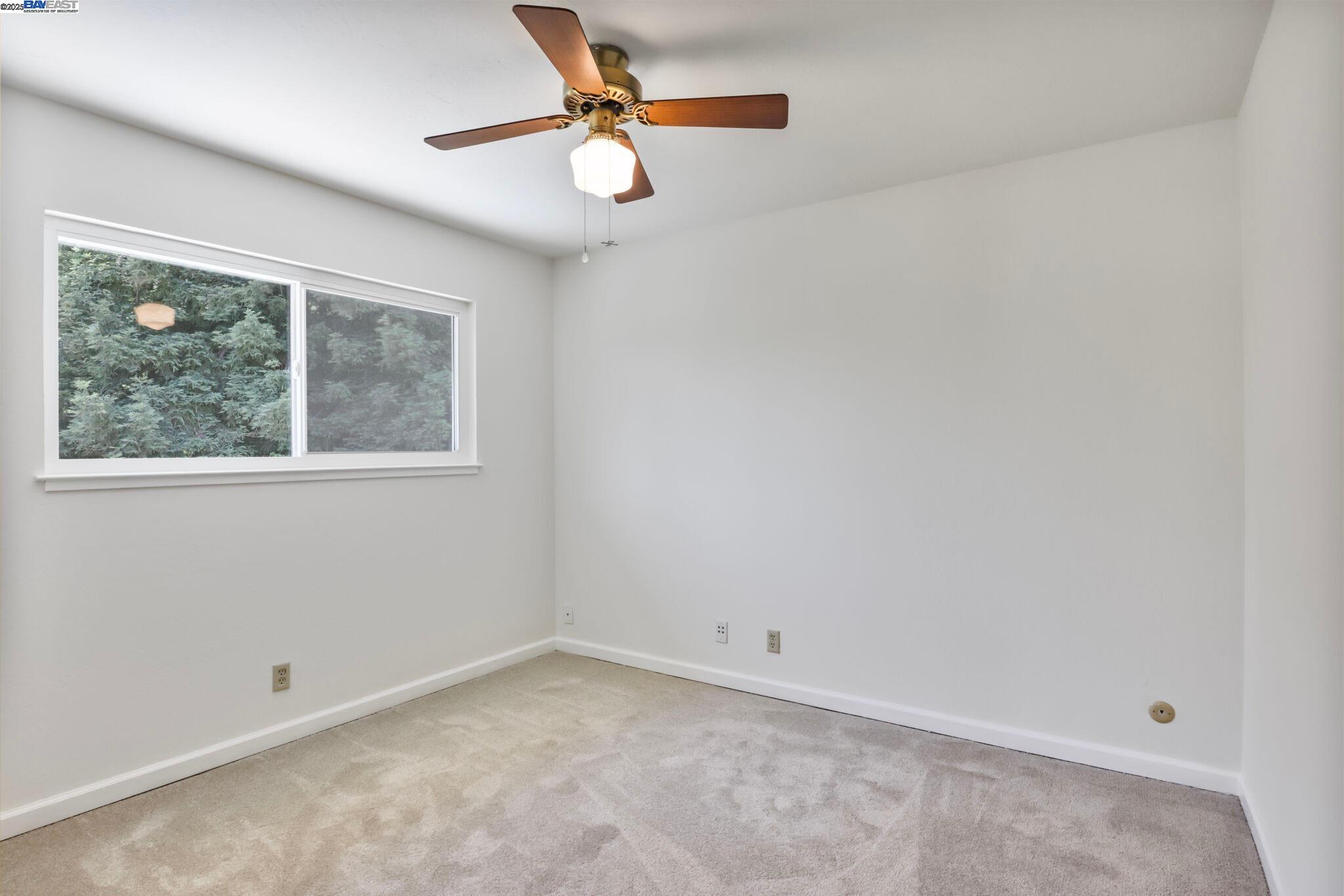 Detail Gallery Image 30 of 44 For 5778 Mountain Ct, Castro Valley,  CA 94552 - 4 Beds | 2/1 Baths