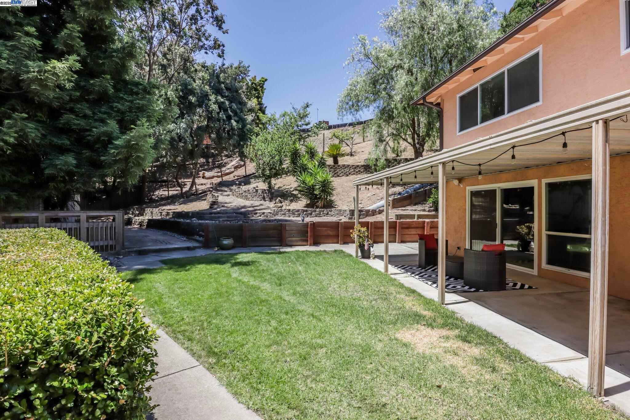 Detail Gallery Image 33 of 44 For 5778 Mountain Ct, Castro Valley,  CA 94552 - 4 Beds | 2/1 Baths