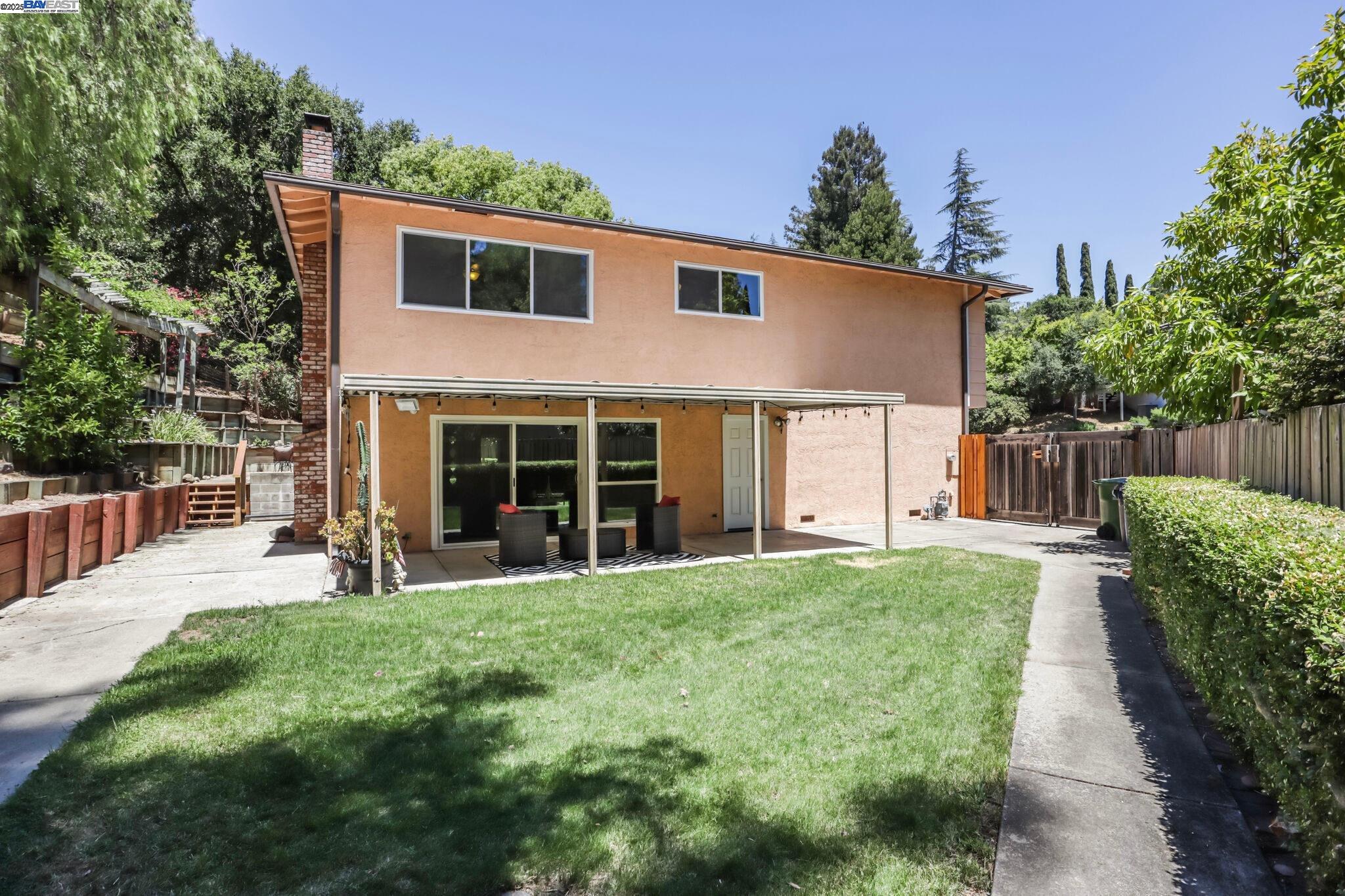 Detail Gallery Image 34 of 44 For 5778 Mountain Ct, Castro Valley,  CA 94552 - 4 Beds | 2/1 Baths