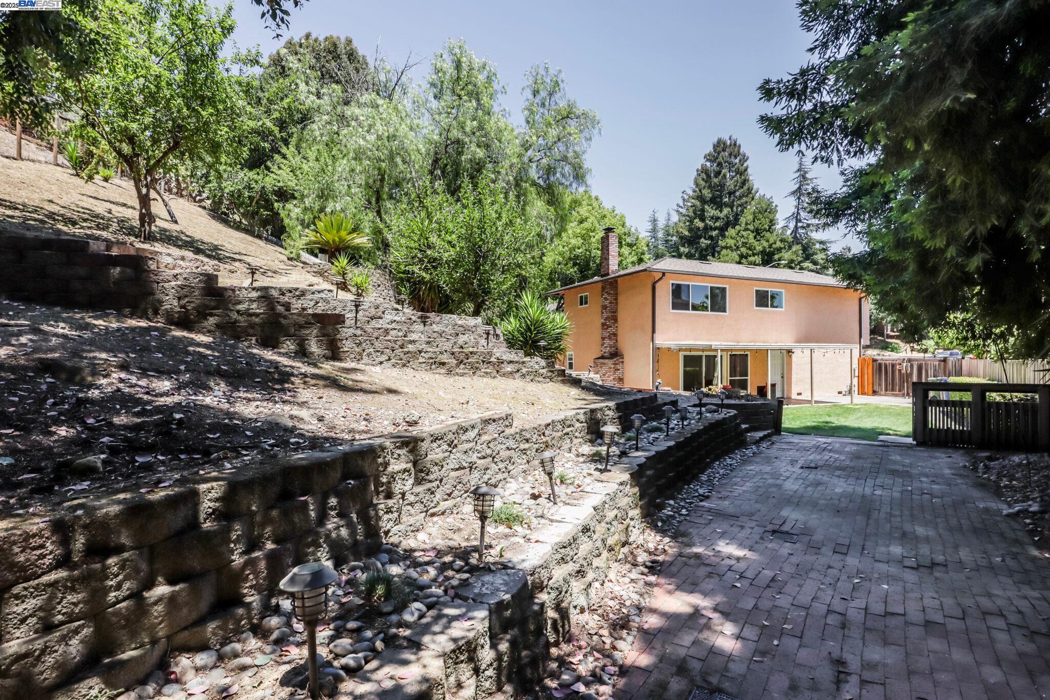 Detail Gallery Image 40 of 44 For 5778 Mountain Ct, Castro Valley,  CA 94552 - 4 Beds | 2/1 Baths