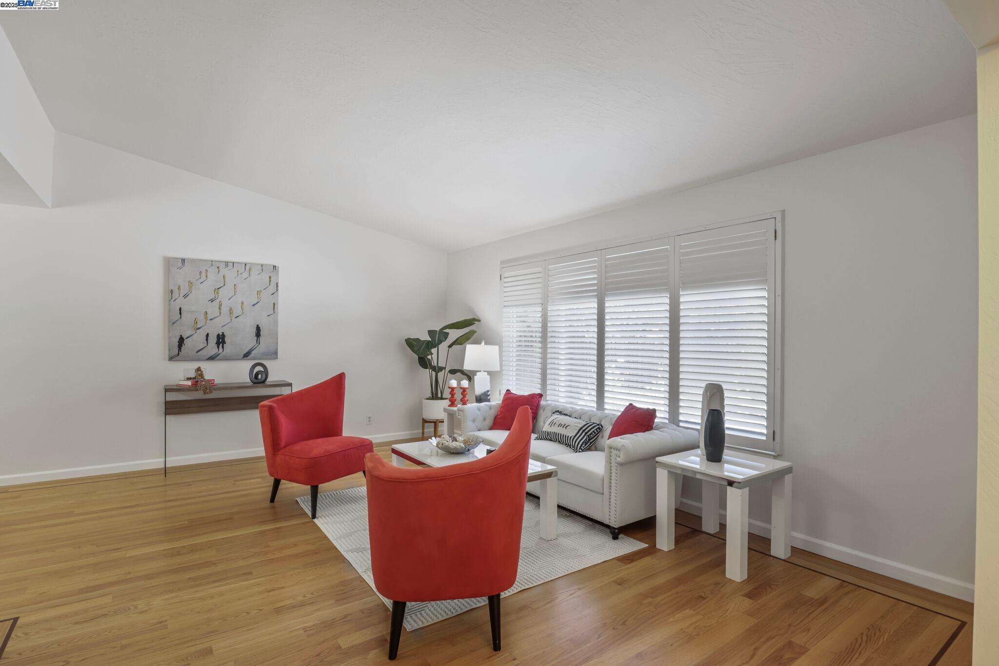 Detail Gallery Image 5 of 44 For 5778 Mountain Ct, Castro Valley,  CA 94552 - 4 Beds | 2/1 Baths