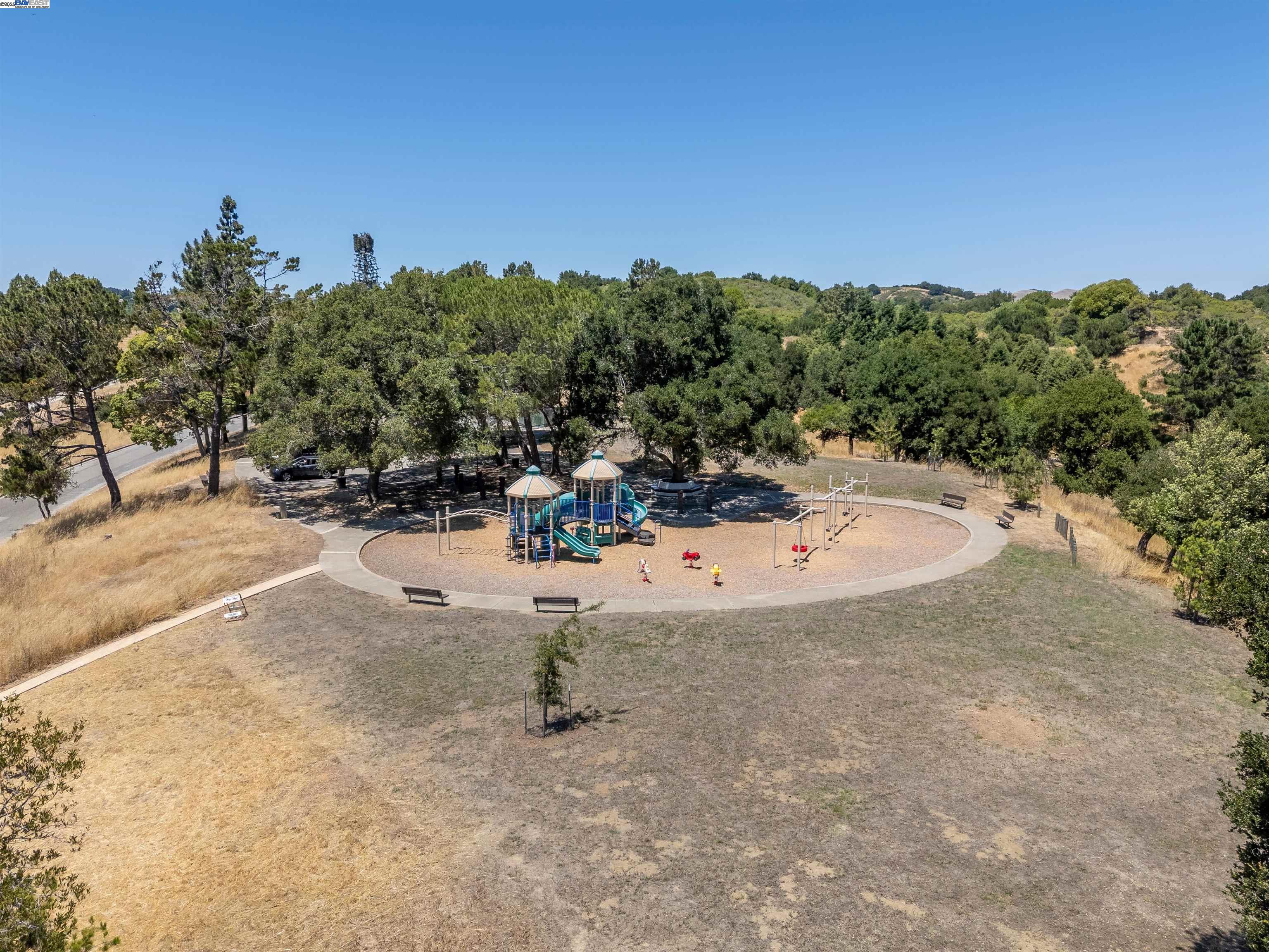 Detail Gallery Image 42 of 44 For 5778 Mountain Ct, Castro Valley,  CA 94552 - 4 Beds | 2/1 Baths