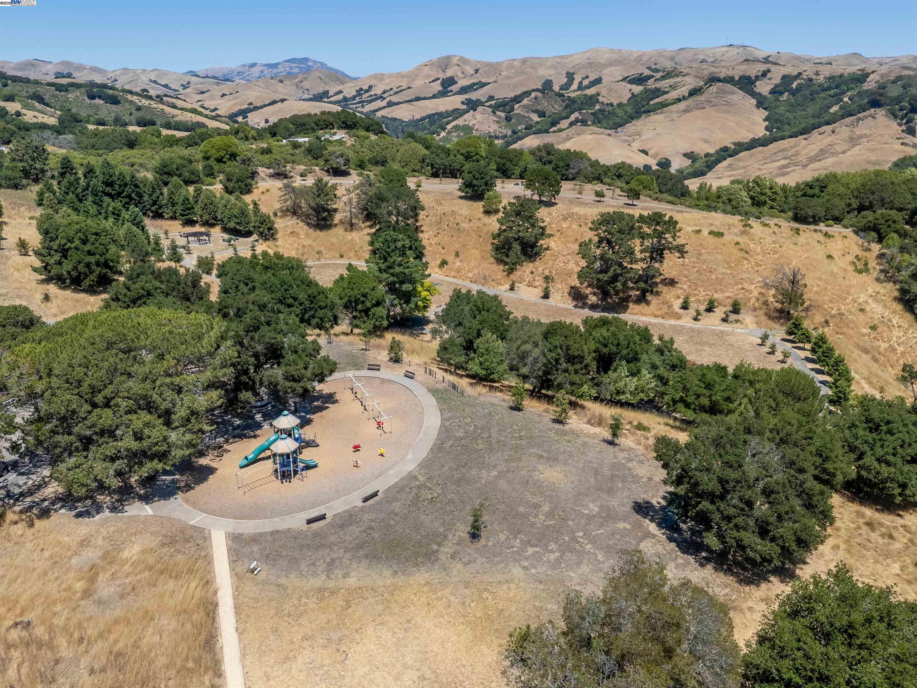 Detail Gallery Image 43 of 44 For 5778 Mountain Ct, Castro Valley,  CA 94552 - 4 Beds | 2/1 Baths