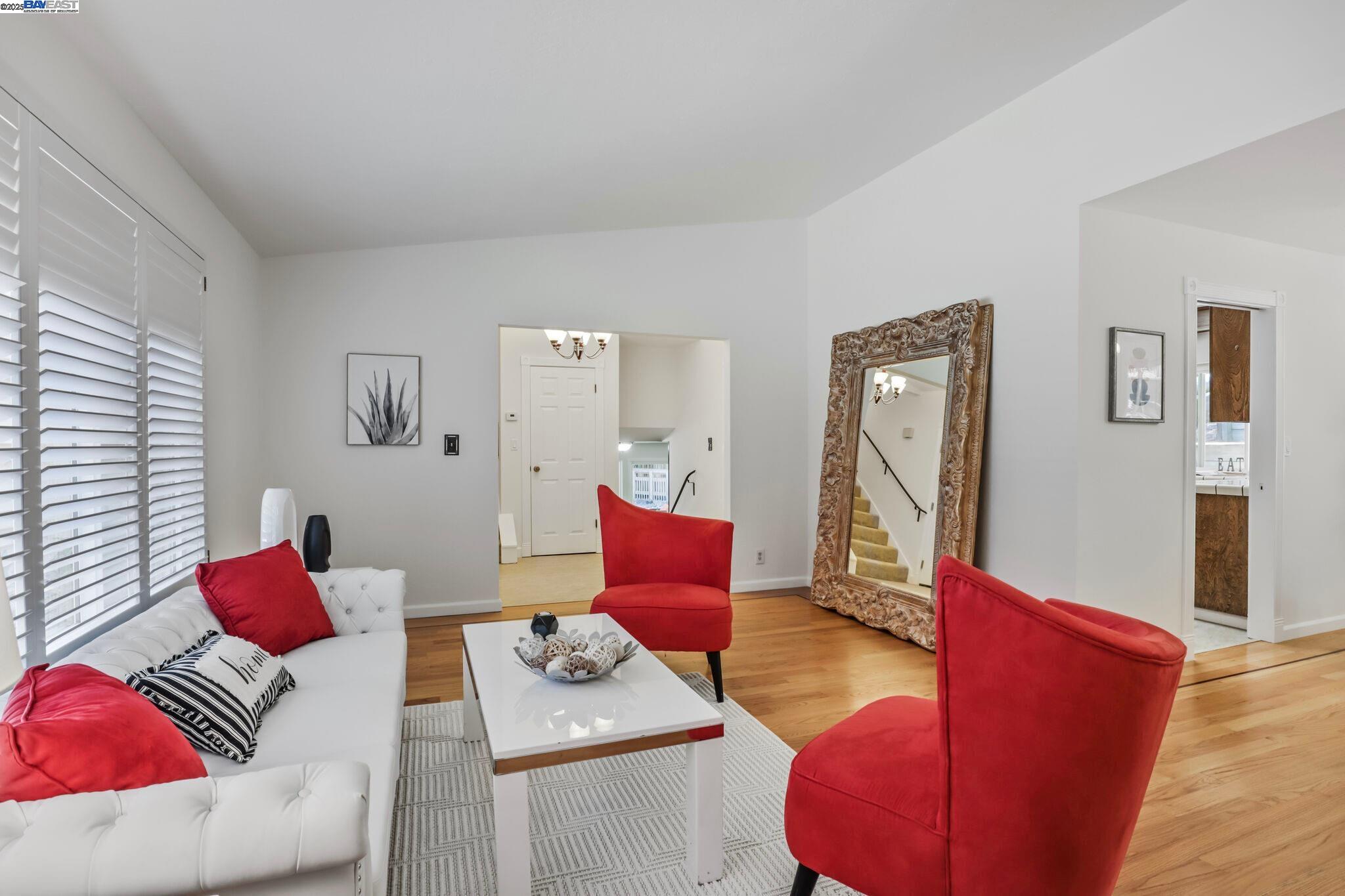 Detail Gallery Image 7 of 44 For 5778 Mountain Ct, Castro Valley,  CA 94552 - 4 Beds | 2/1 Baths