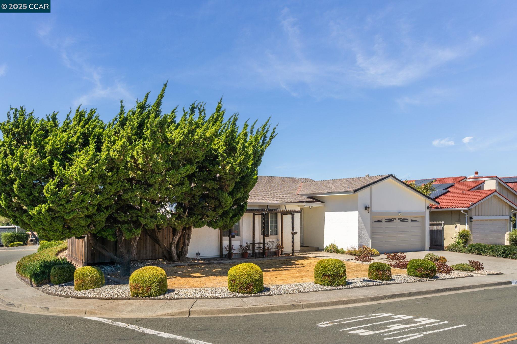 Detail Gallery Image 2 of 42 For 103 Columbine Dr, Hercules,  CA 94547 - 3 Beds | 2 Baths