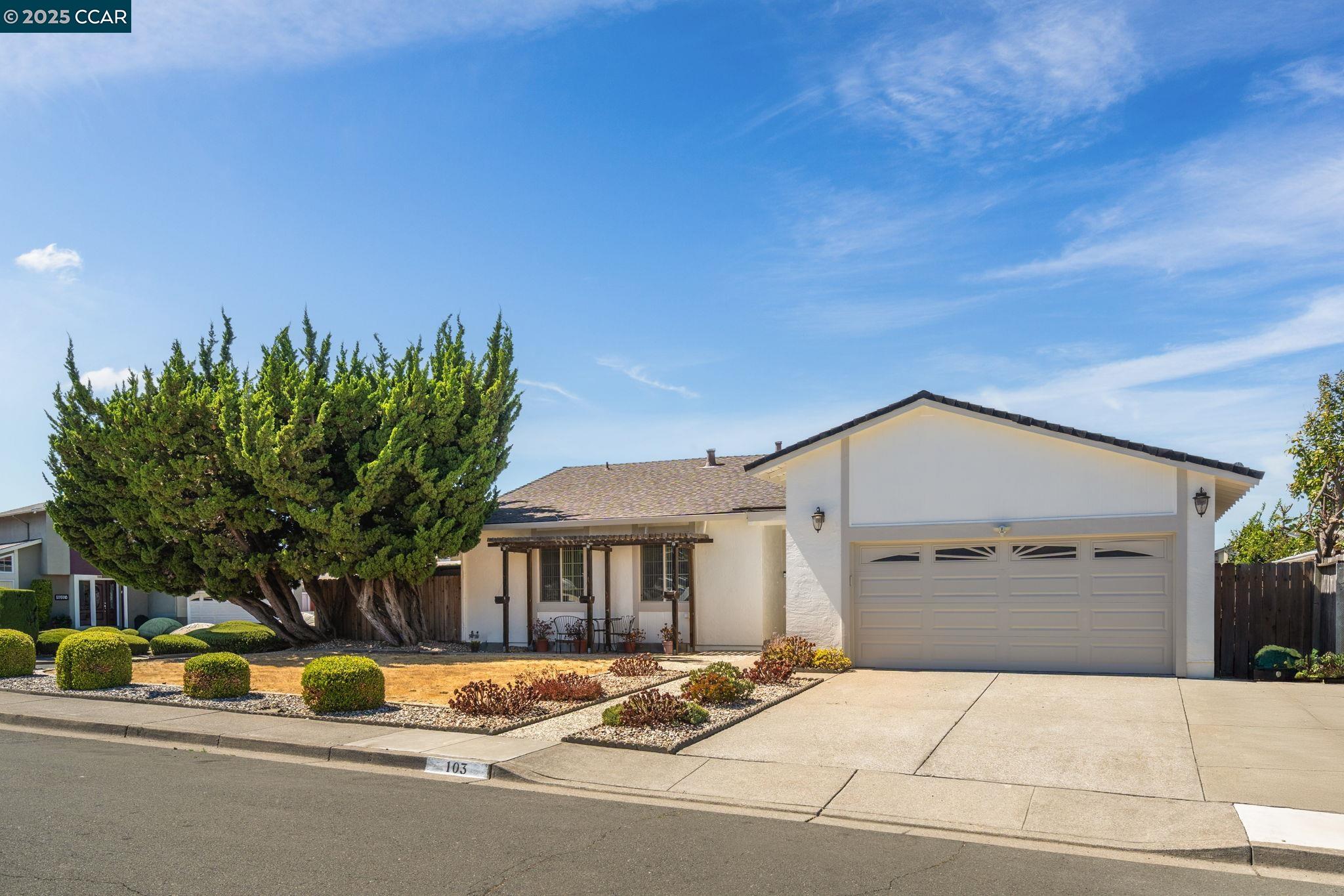 Detail Gallery Image 3 of 42 For 103 Columbine Dr, Hercules,  CA 94547 - 3 Beds | 2 Baths