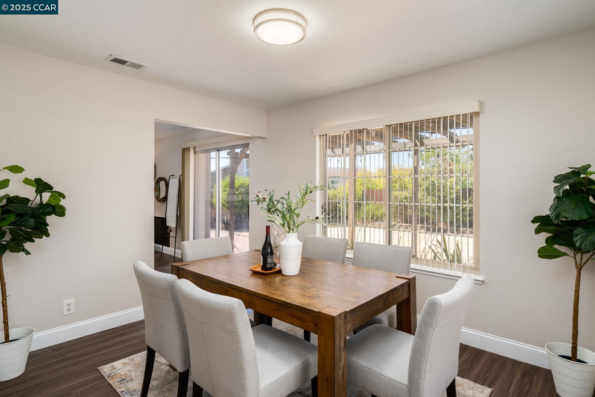 Detail Gallery Image 10 of 42 For 103 Columbine Dr, Hercules,  CA 94547 - 3 Beds | 2 Baths