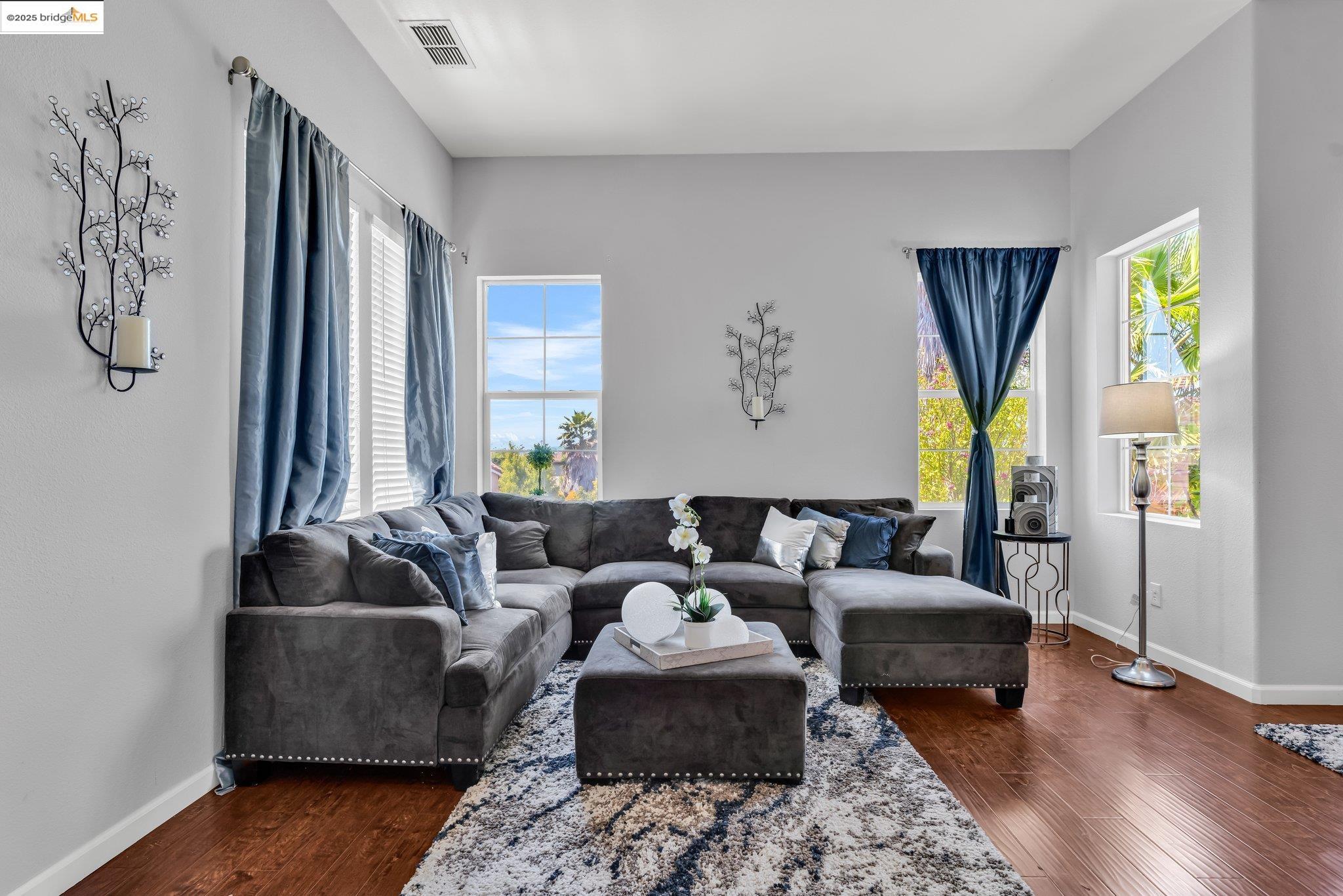 Detail Gallery Image 2 of 37 For 2 Starling Ct, American Canyon,  CA 94503 - 5 Beds | 3 Baths