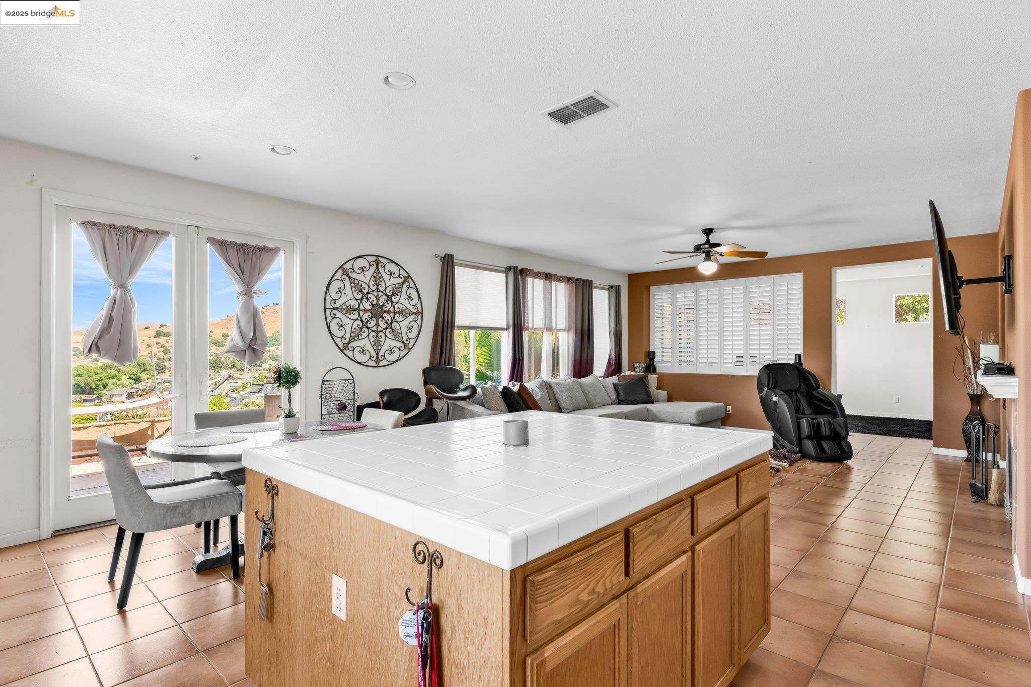 Detail Gallery Image 12 of 37 For 2 Starling Ct, American Canyon,  CA 94503 - 5 Beds | 3 Baths