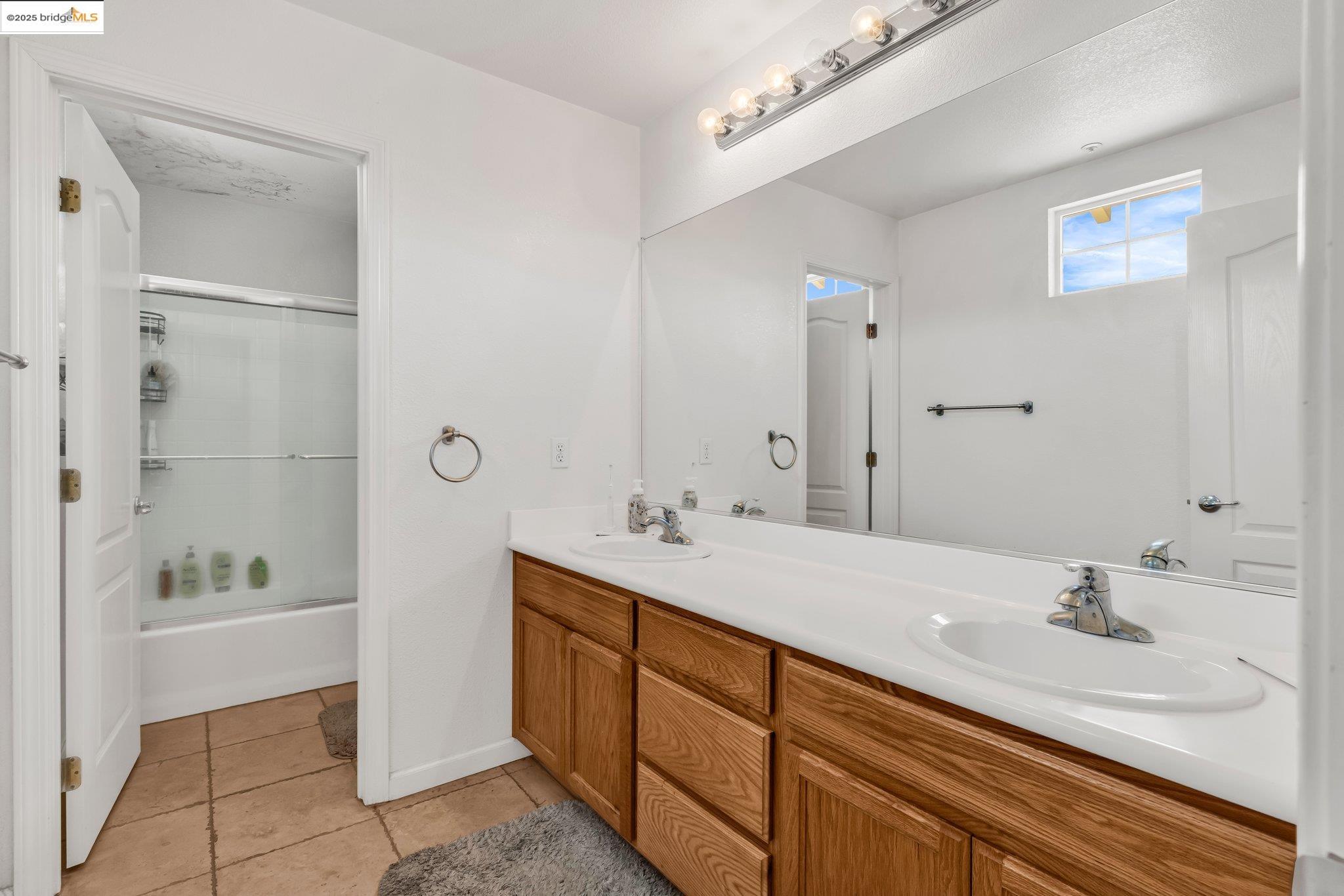 Detail Gallery Image 21 of 37 For 2 Starling Ct, American Canyon,  CA 94503 - 5 Beds | 3 Baths