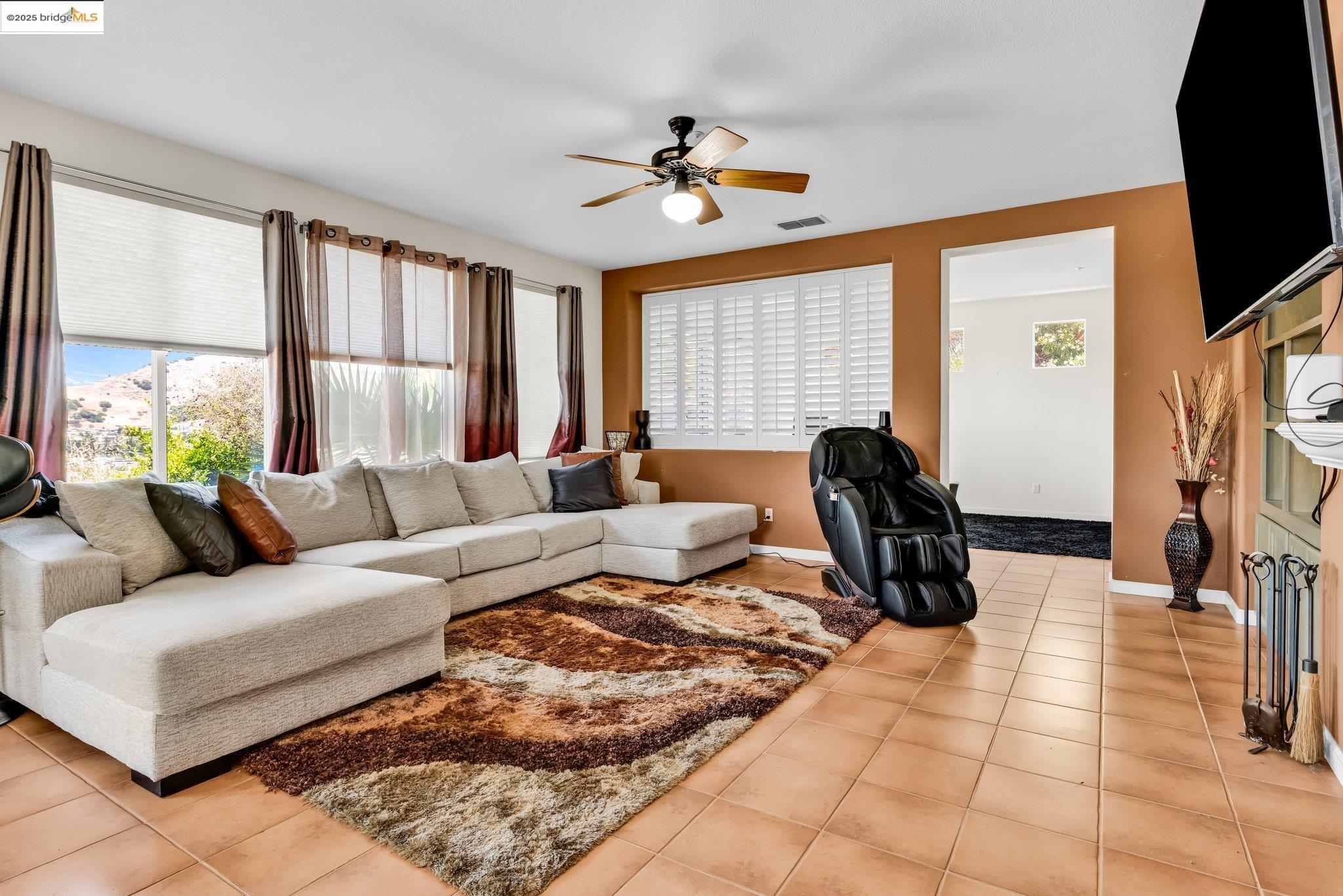 Detail Gallery Image 7 of 37 For 2 Starling Ct, American Canyon,  CA 94503 - 5 Beds | 3 Baths