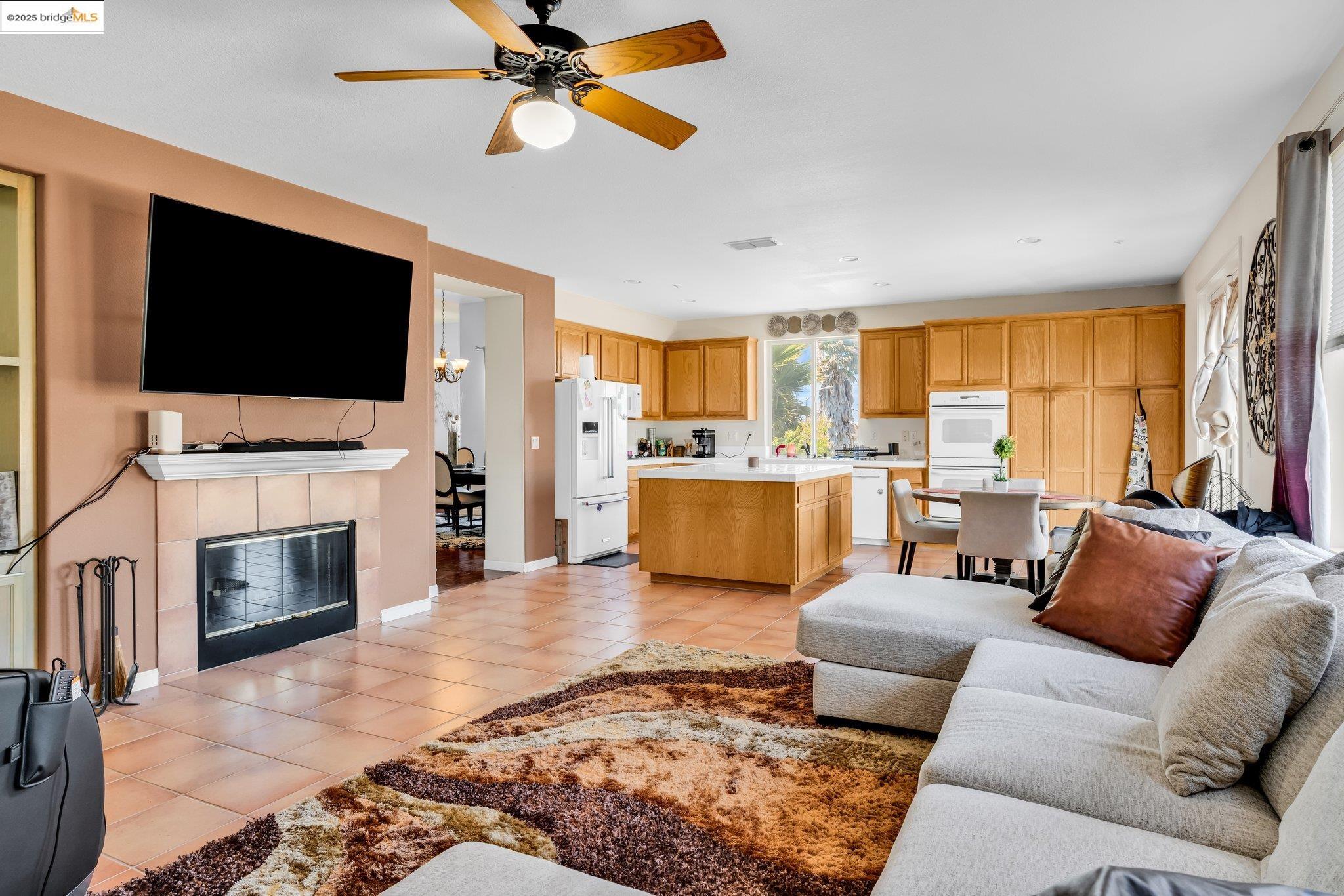 Detail Gallery Image 8 of 37 For 2 Starling Ct, American Canyon,  CA 94503 - 5 Beds | 3 Baths