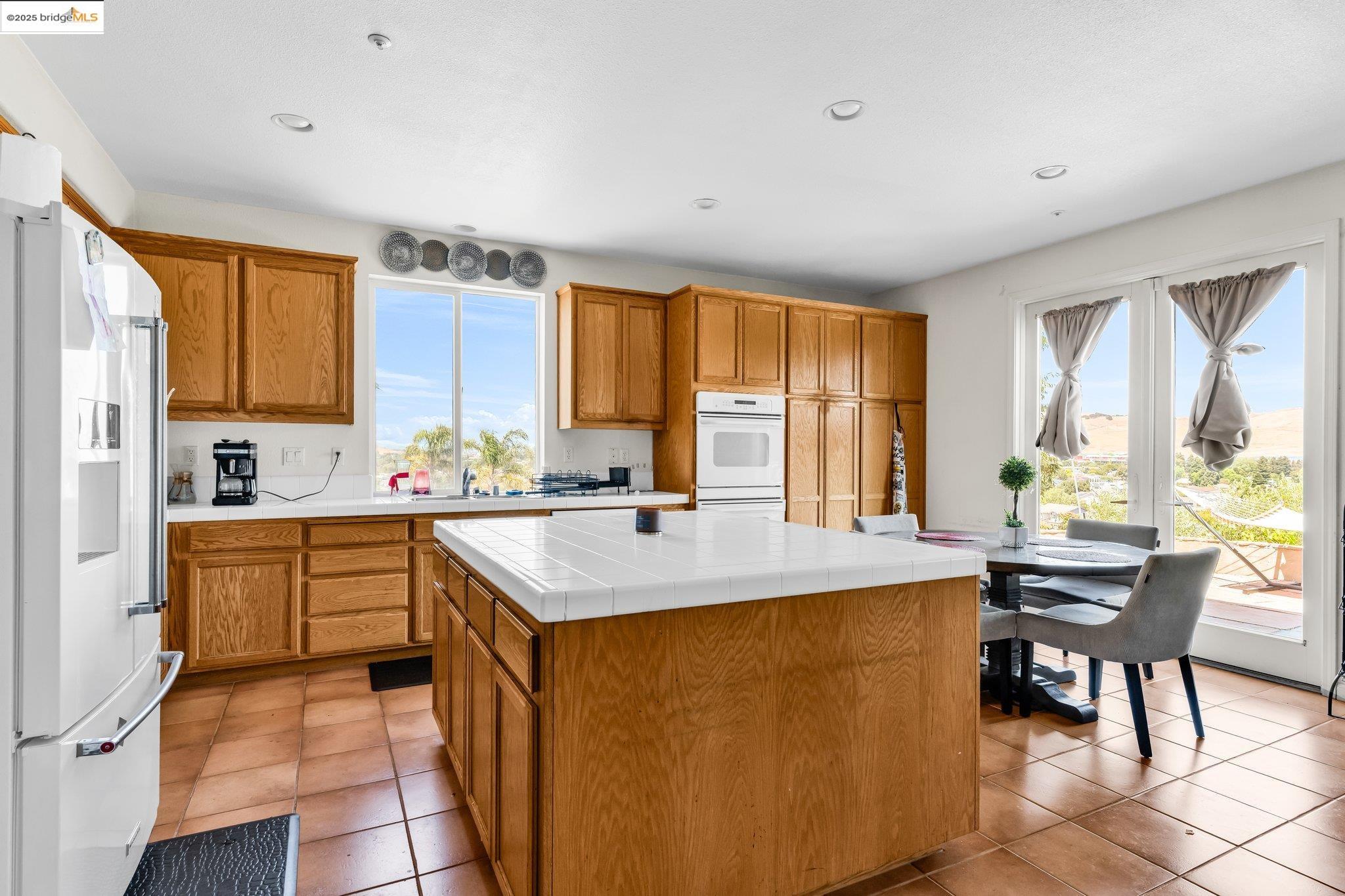 Detail Gallery Image 9 of 37 For 2 Starling Ct, American Canyon,  CA 94503 - 5 Beds | 3 Baths