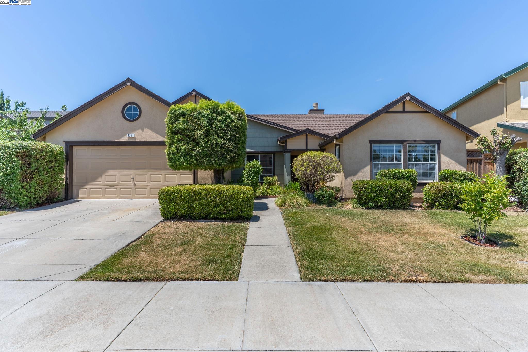 Detail Gallery Image 2 of 39 For 1721 Southbrook St, Tracy,  CA 95377 - 4 Beds | 2 Baths